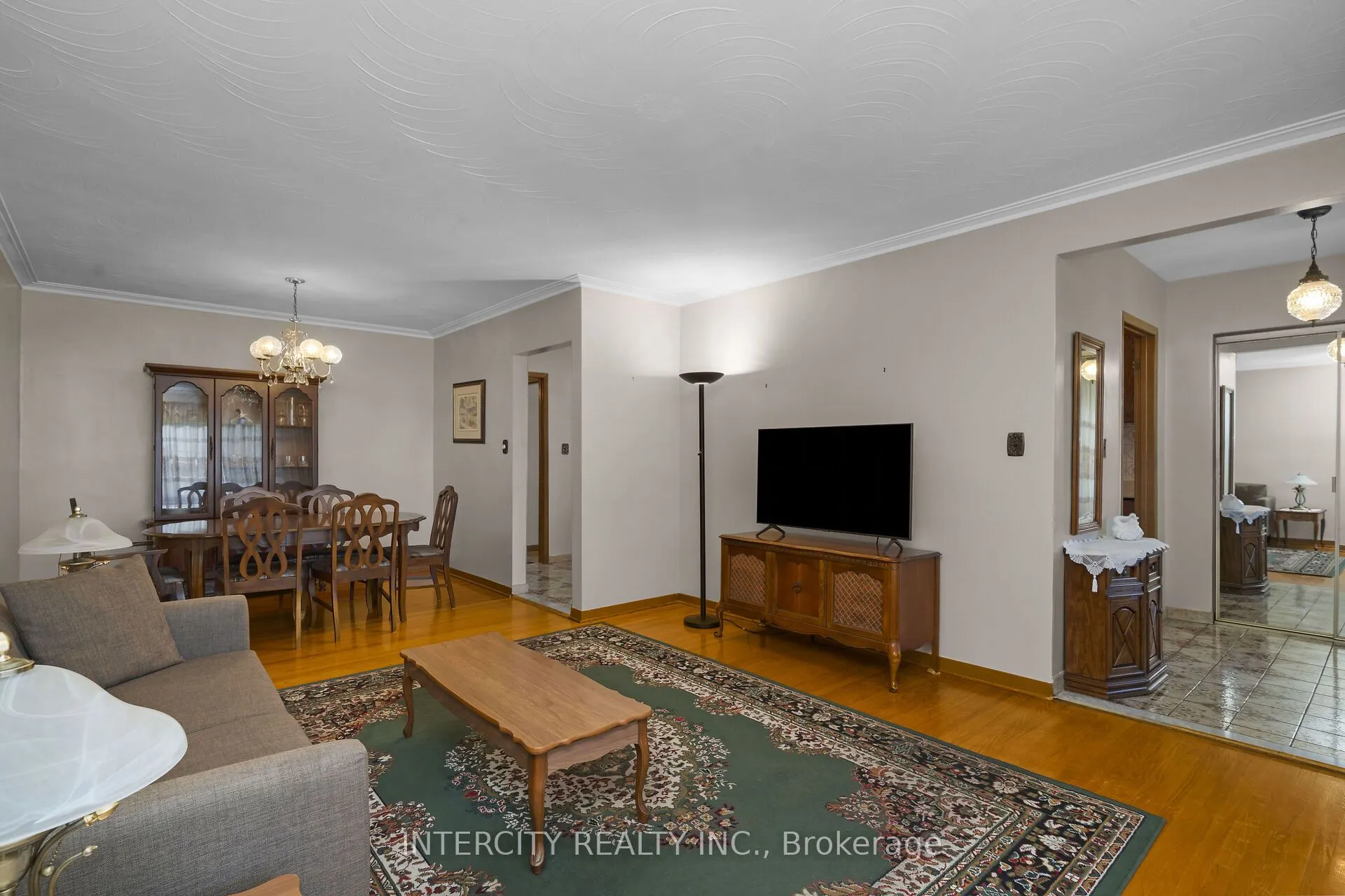 16 Seacliff Boulevard