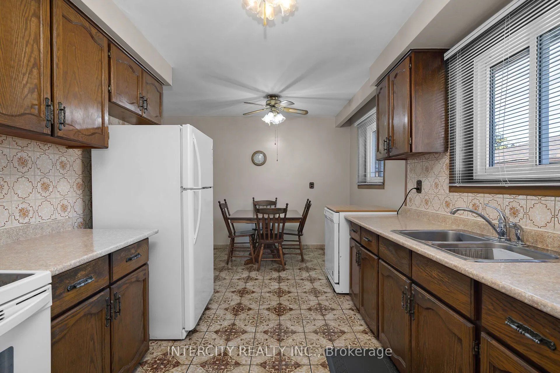 16 Seacliff Boulevard