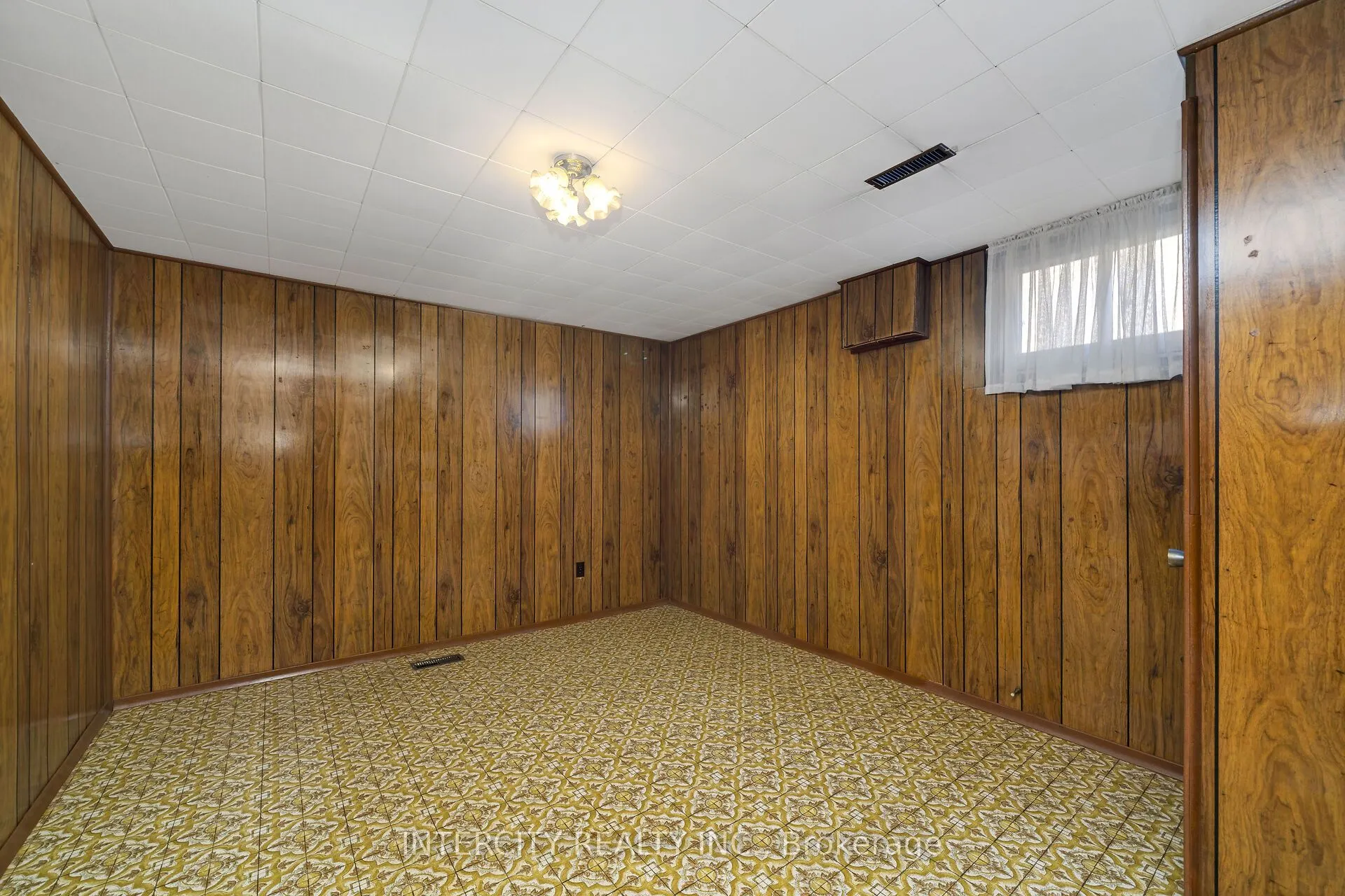 16 Seacliff Boulevard