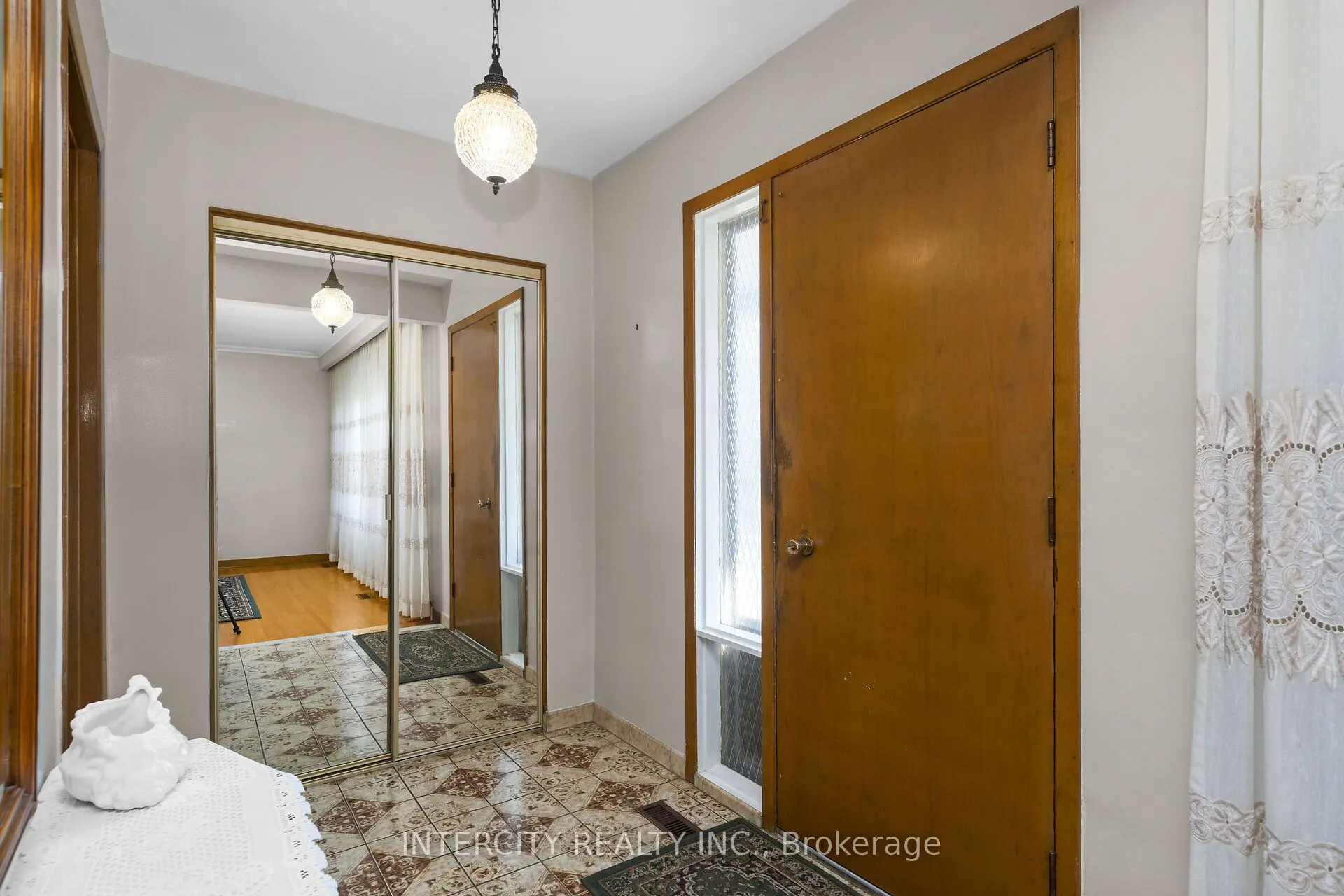 16 Seacliff Boulevard