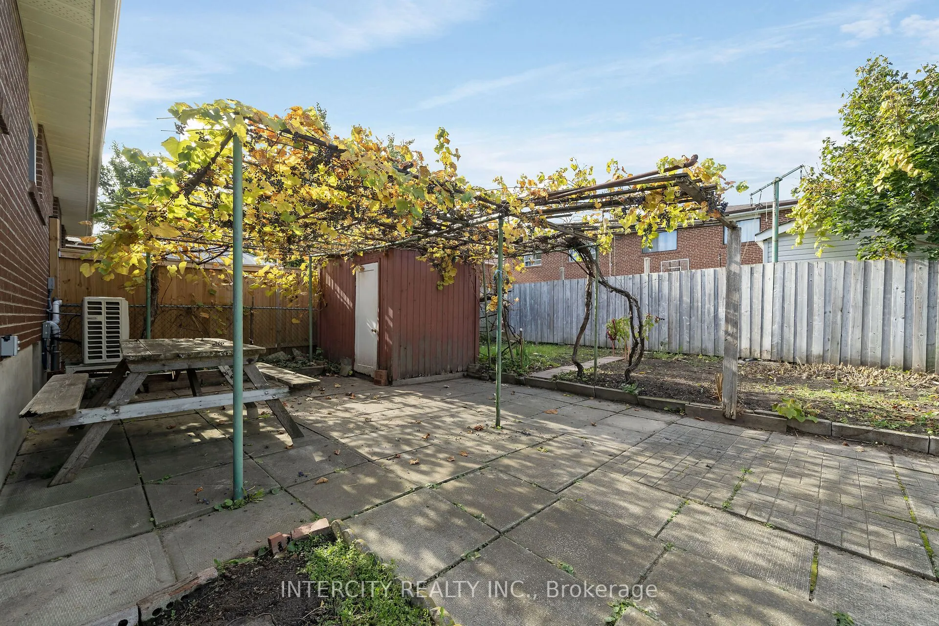 16 Seacliff Boulevard