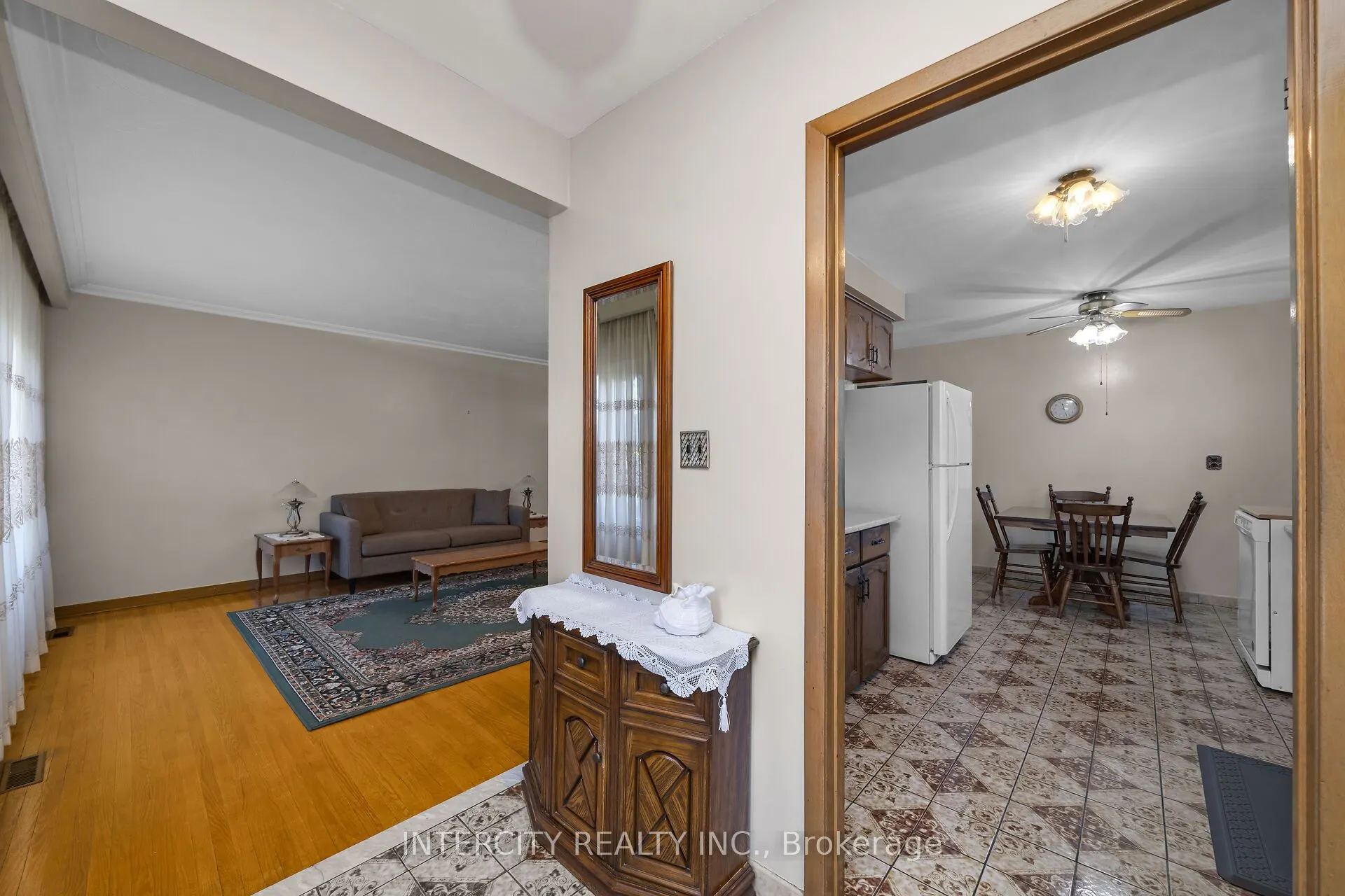 16 Seacliff Boulevard