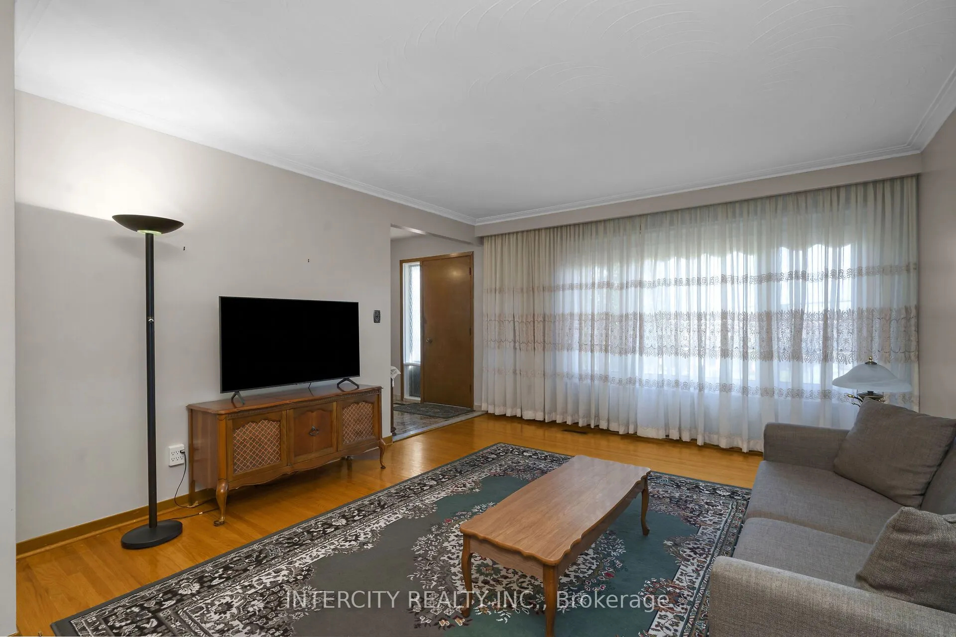 16 Seacliff Boulevard