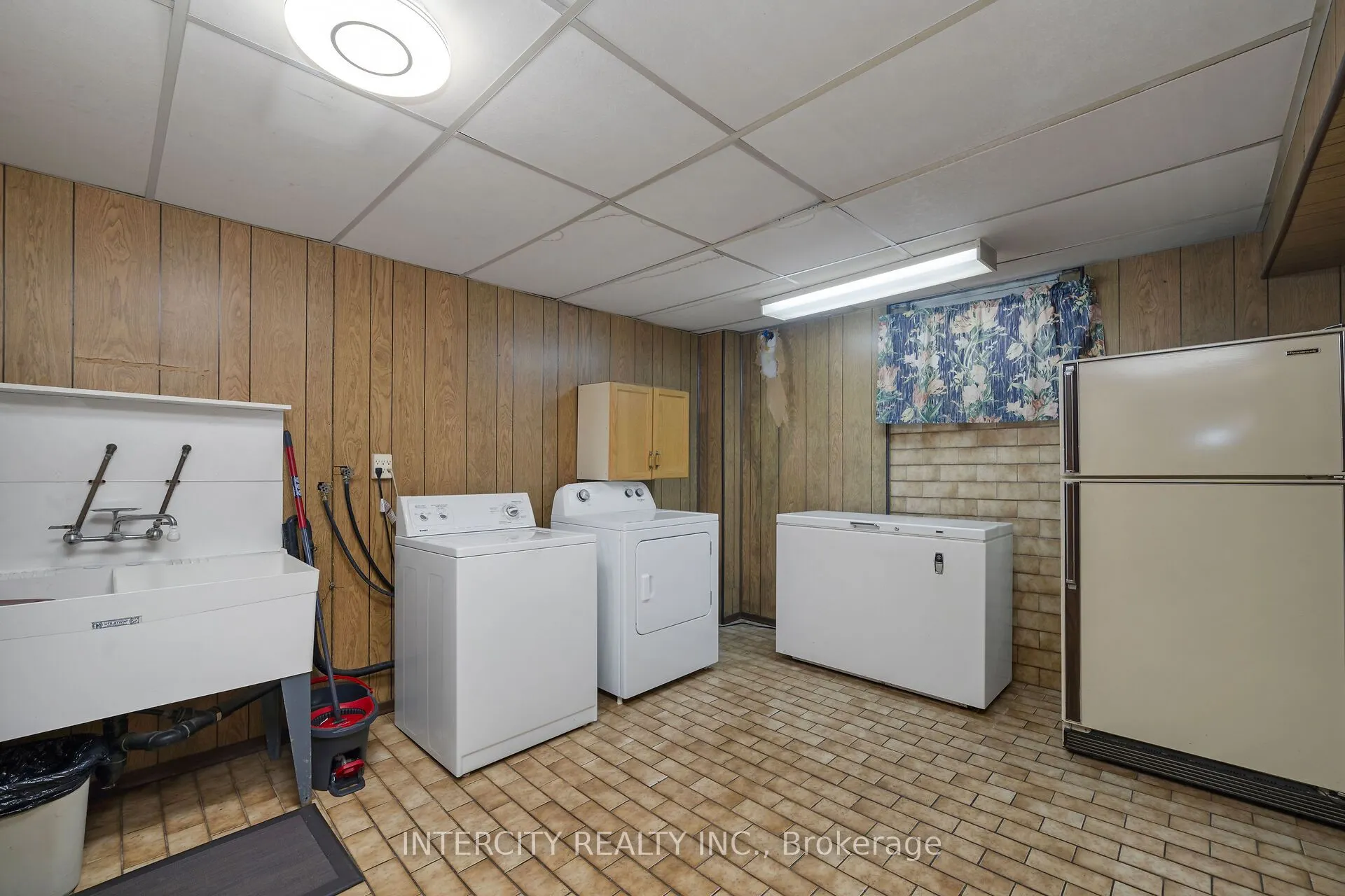 16 Seacliff Boulevard