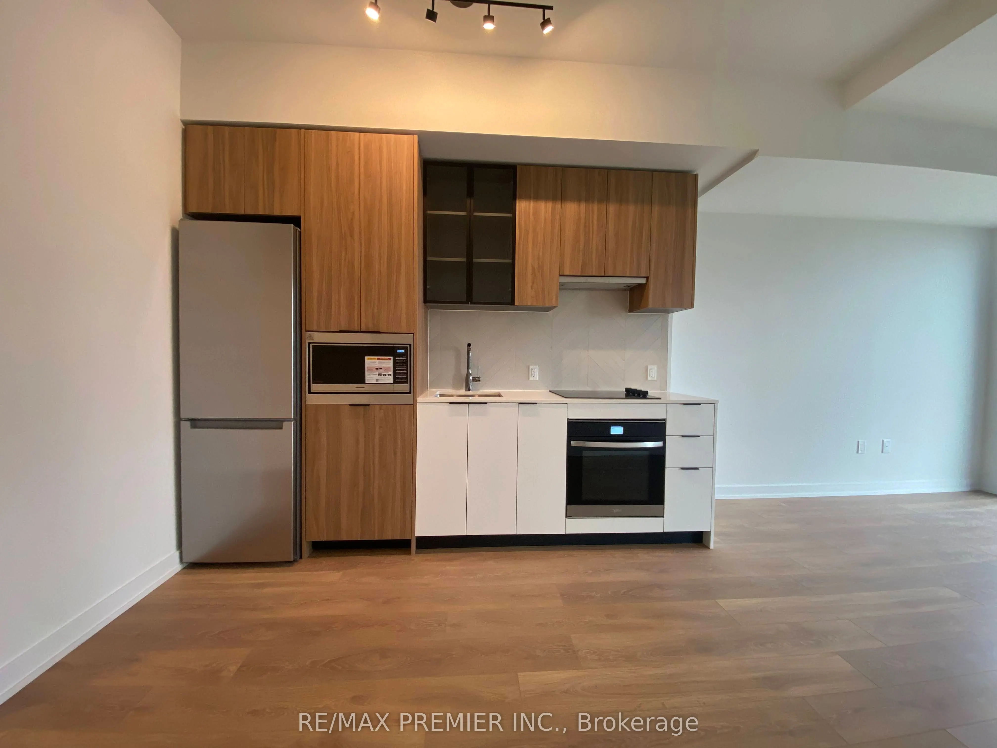 1037 The Queensway, #514