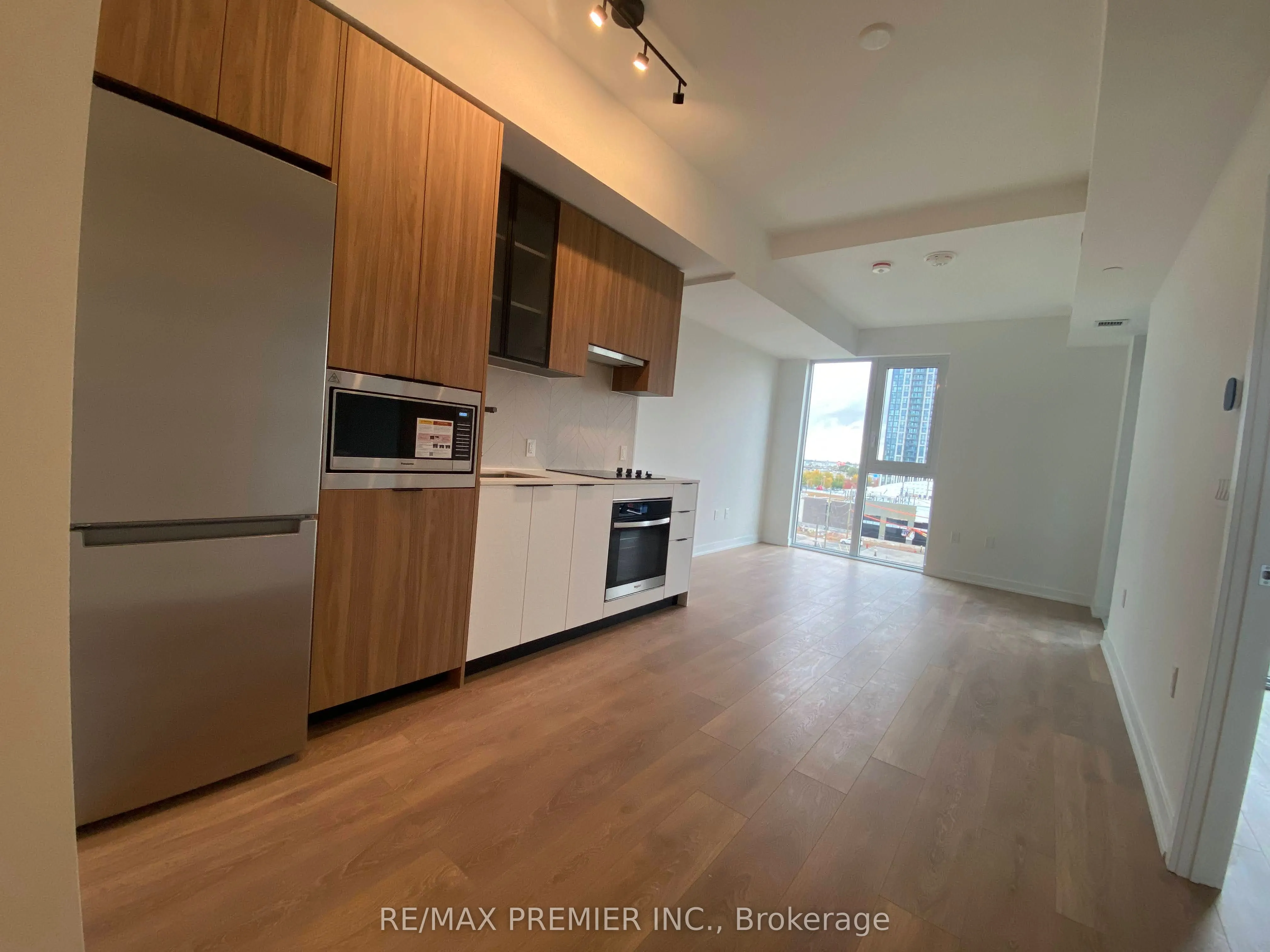 1037 The Queensway, #514