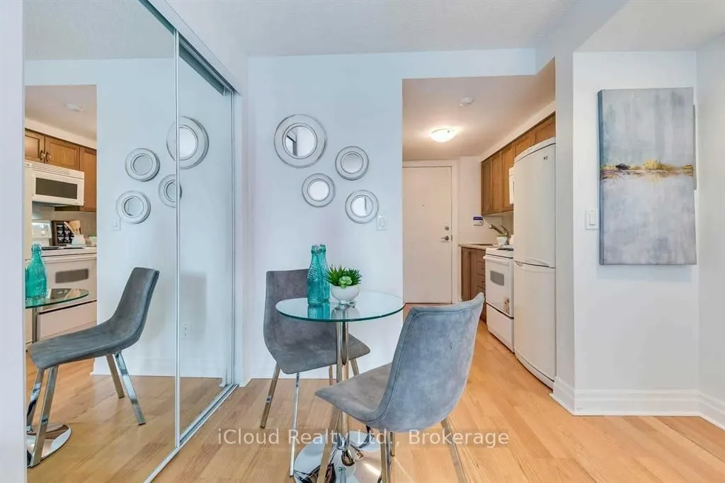 2121 Lake Shore Boulevard W, #813