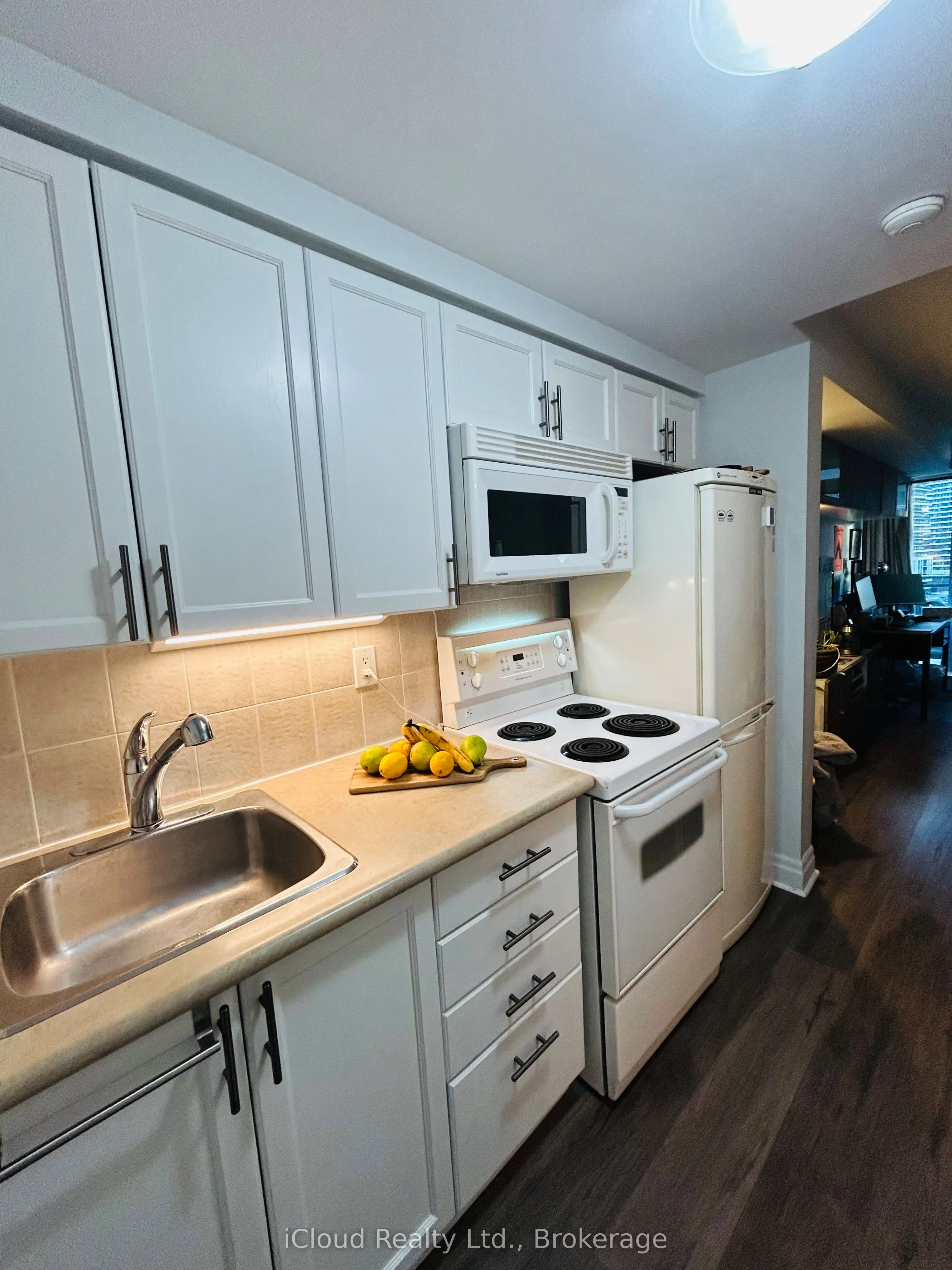 2121 Lake Shore Boulevard W, #813