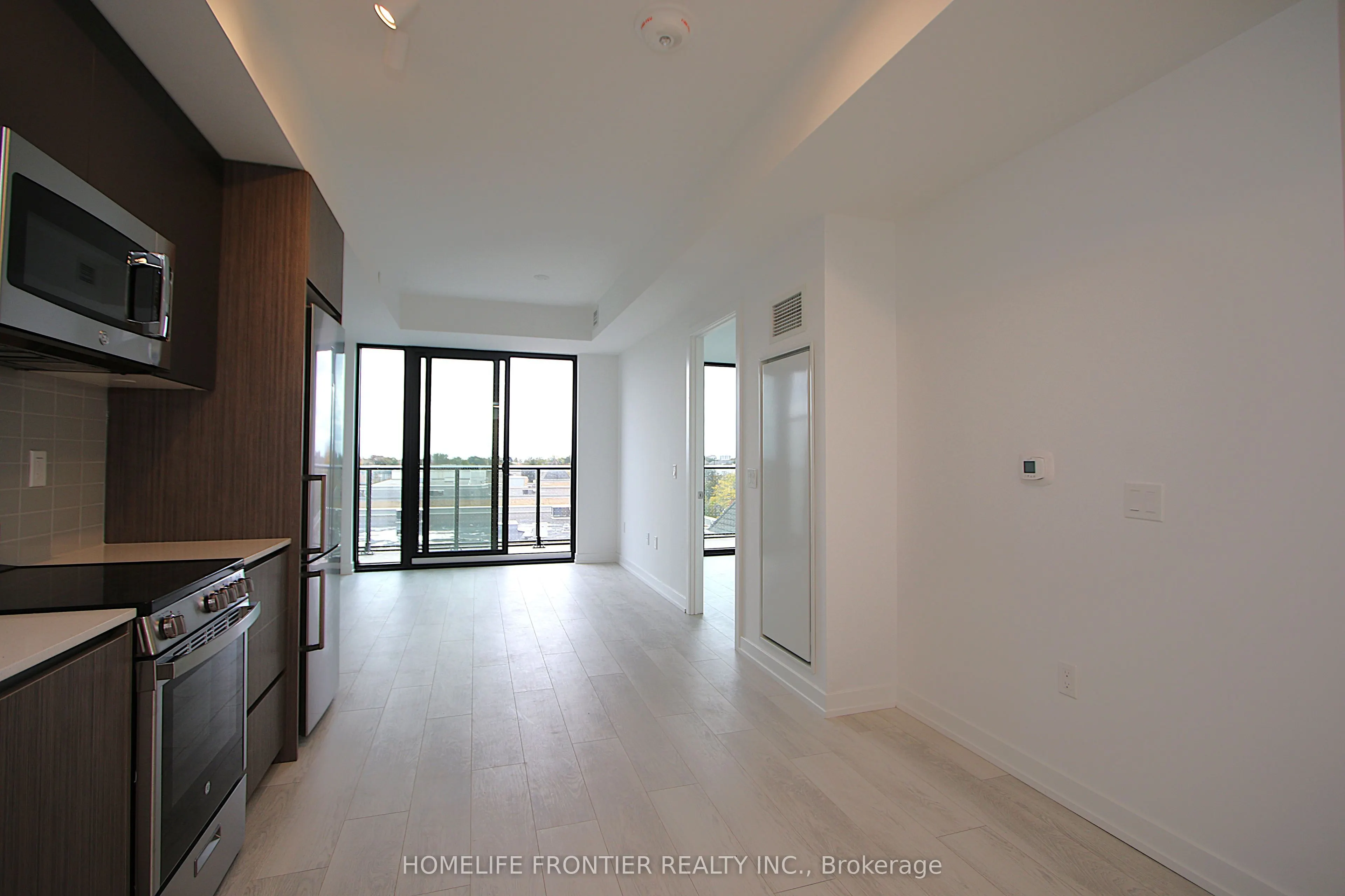 801 The Queens Way, #417