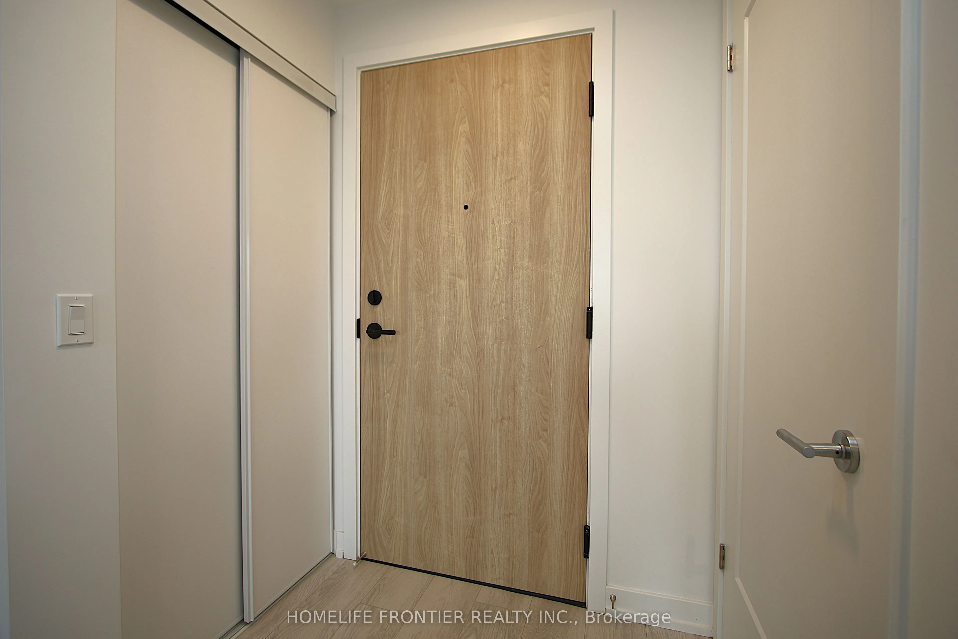 801 The Queens Way, #417