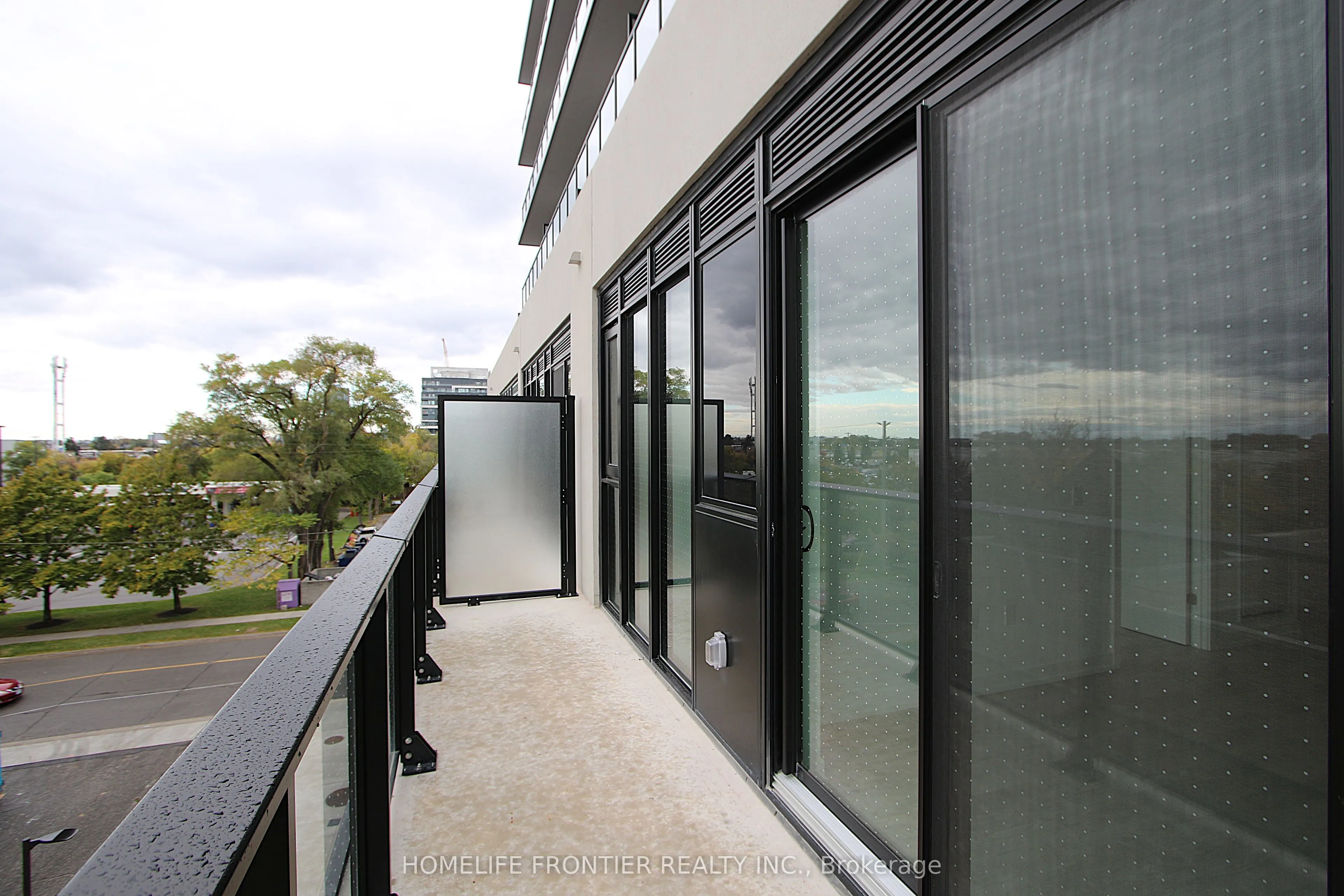 801 The Queens Way, #417