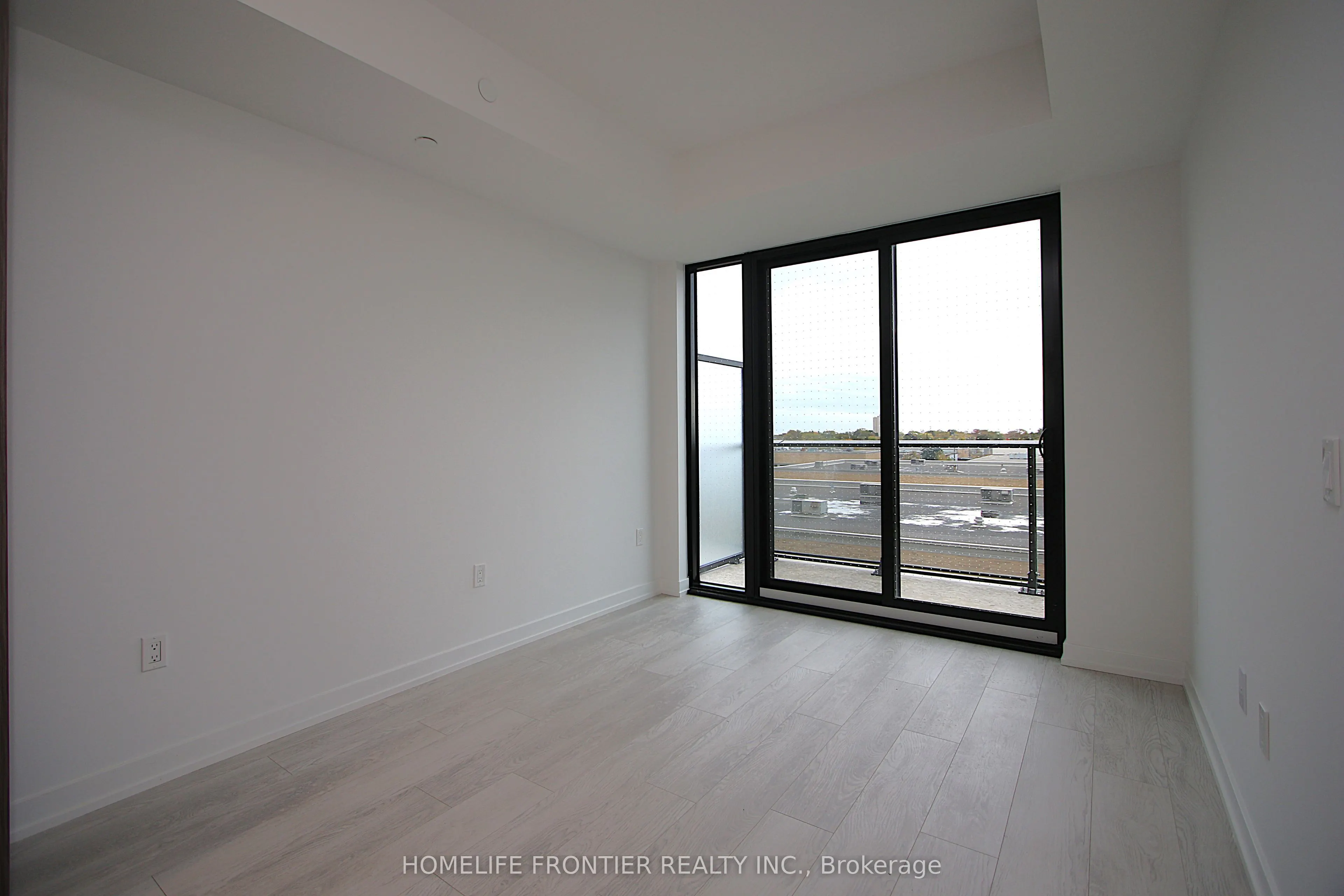 801 The Queens Way, #417