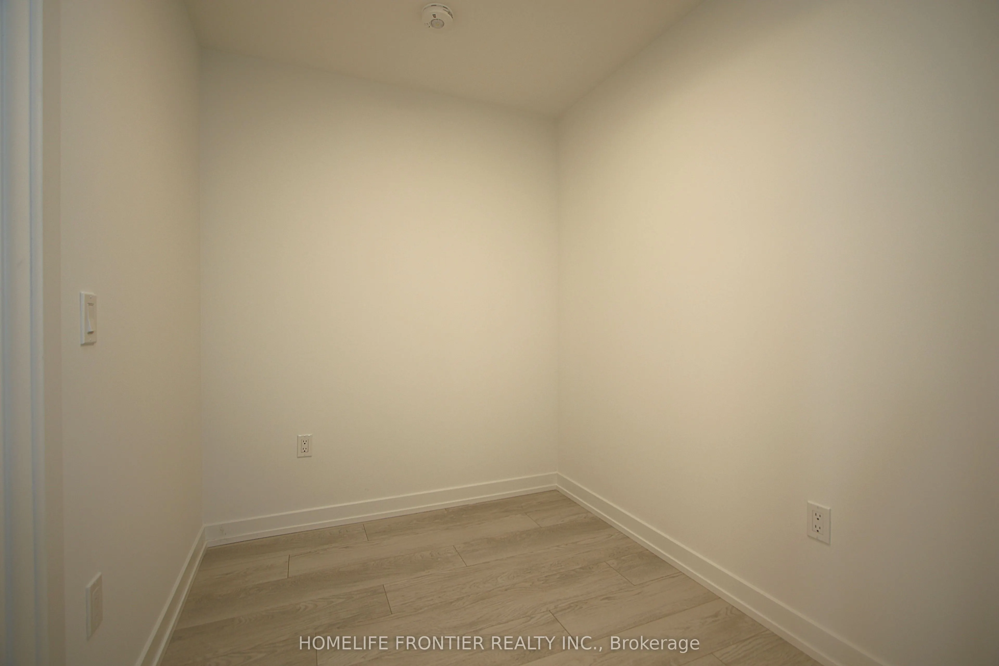 801 The Queens Way, #417