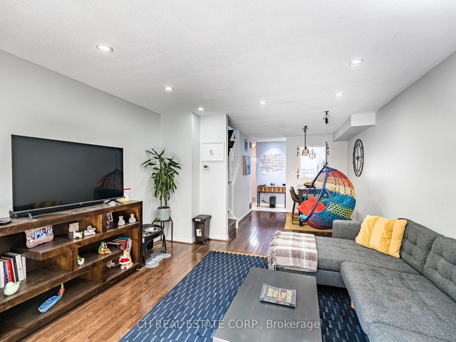 895 Maple Avenue, #215