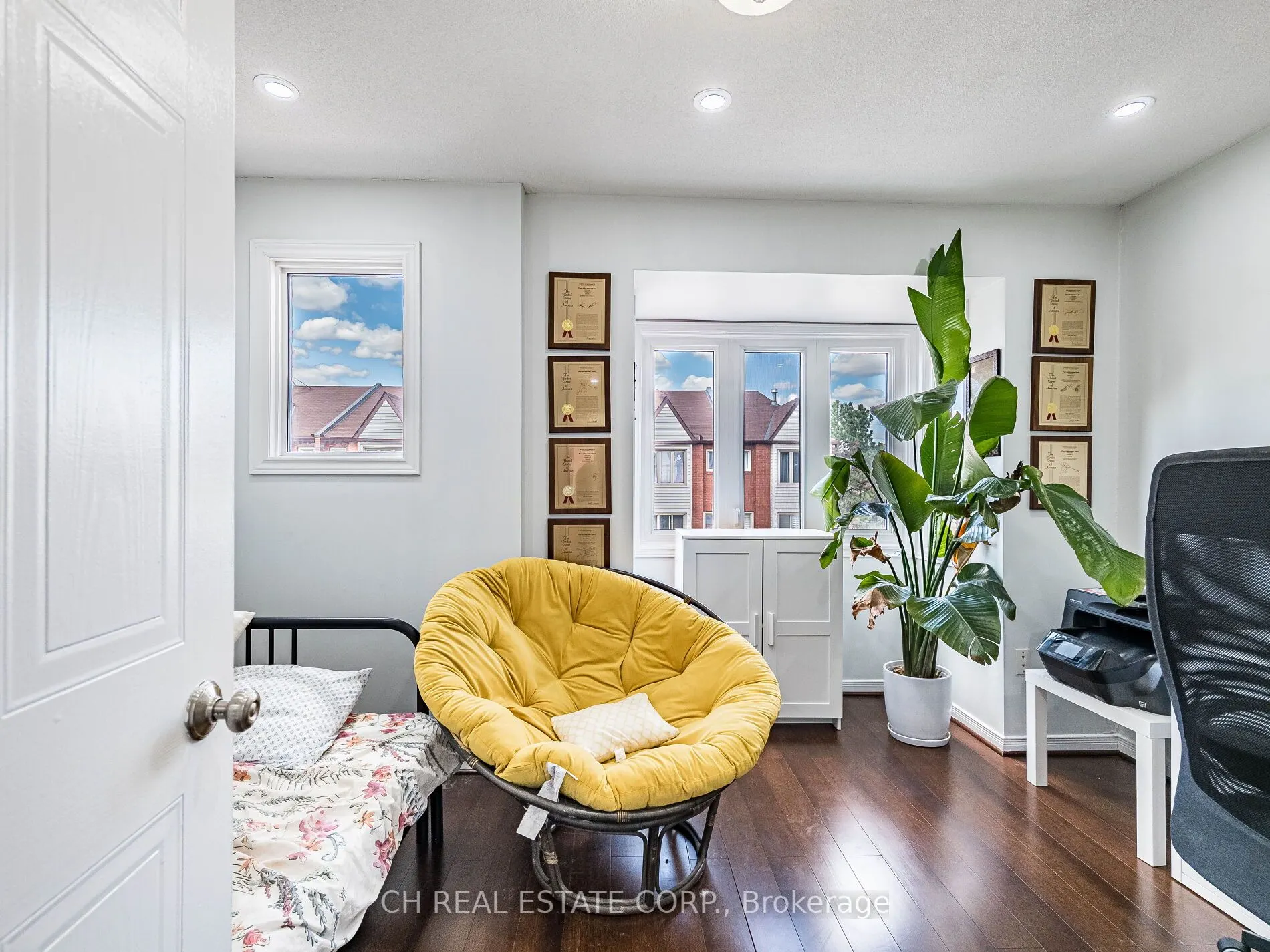 895 Maple Avenue, #215