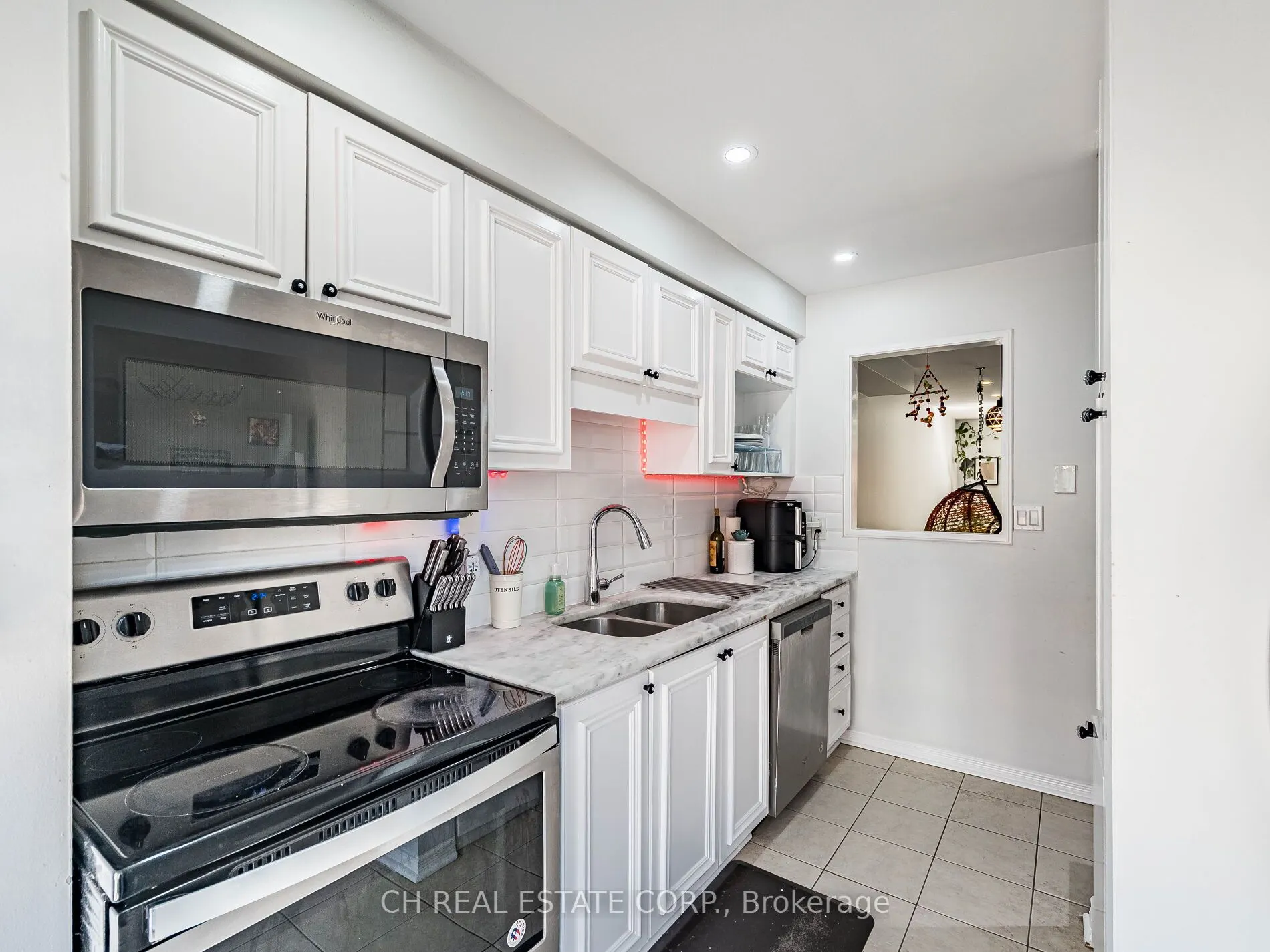 895 Maple Avenue, #215