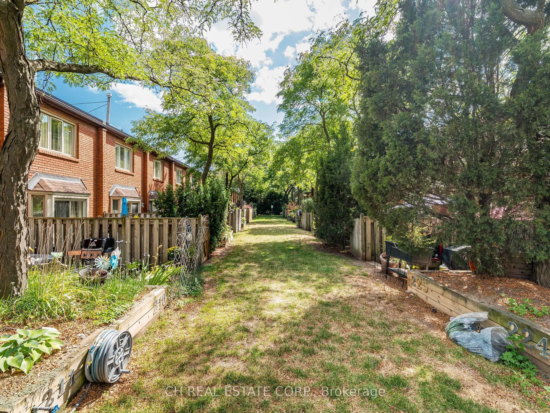 895 Maple Avenue, #215