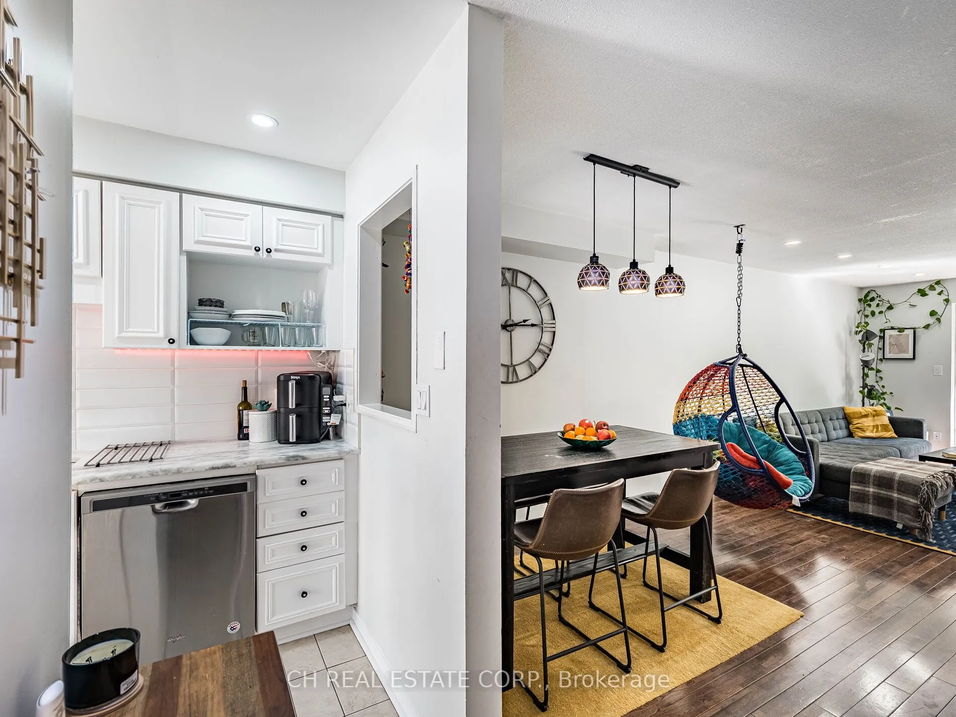 895 Maple Avenue, #215