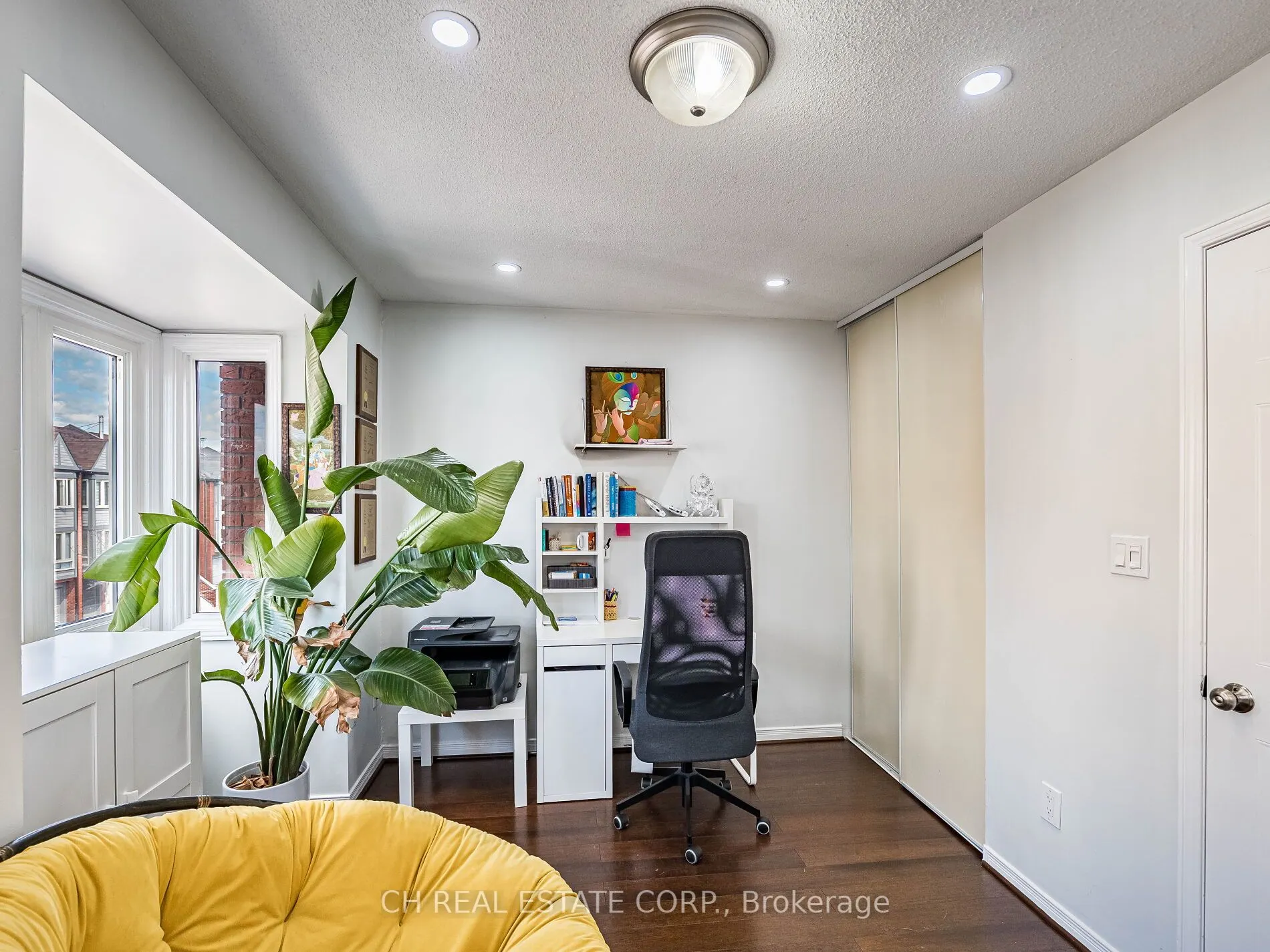 895 Maple Avenue, #215