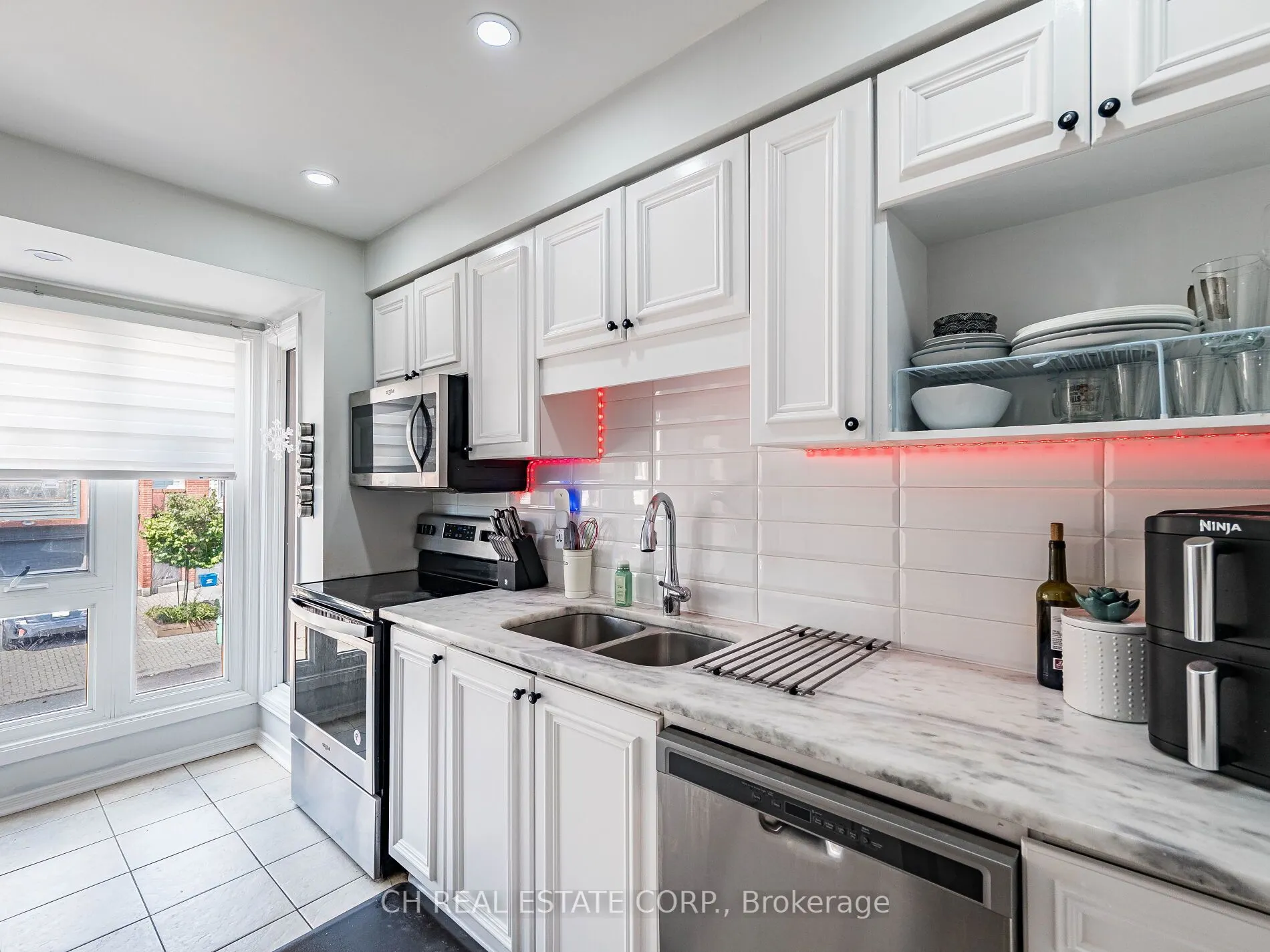 895 Maple Avenue, #215