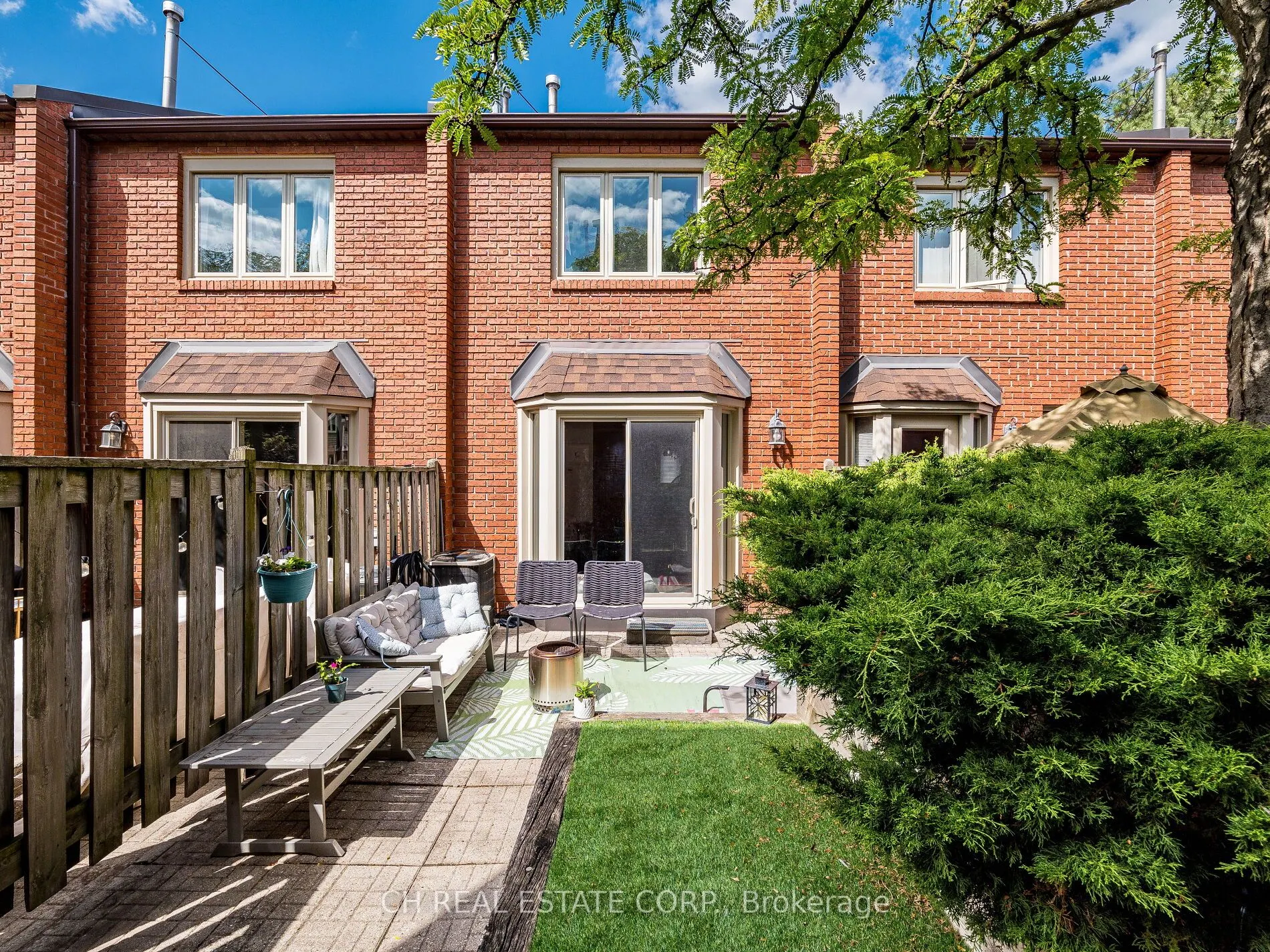 895 Maple Avenue, #215