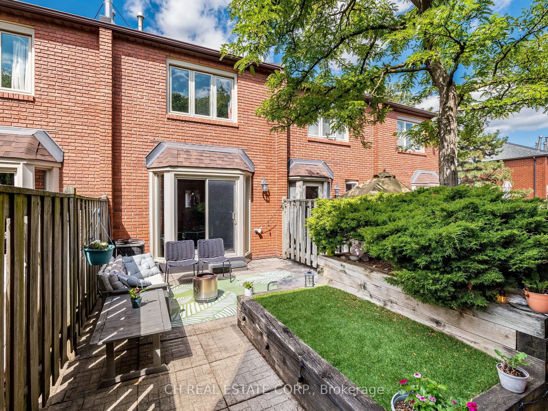 895 Maple Avenue, #215