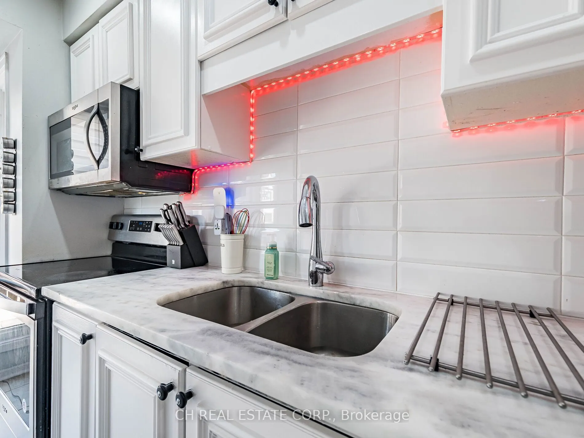 895 Maple Avenue, #215