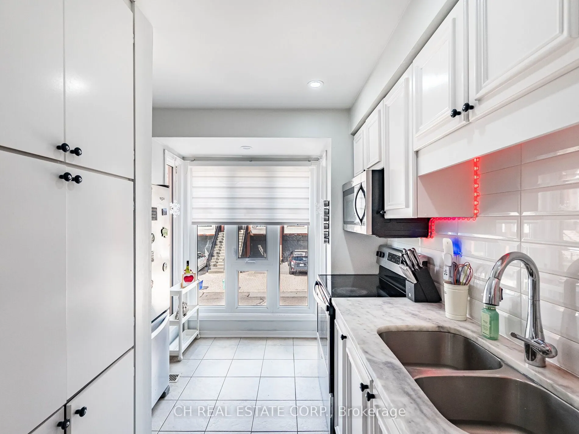 895 Maple Avenue, #215