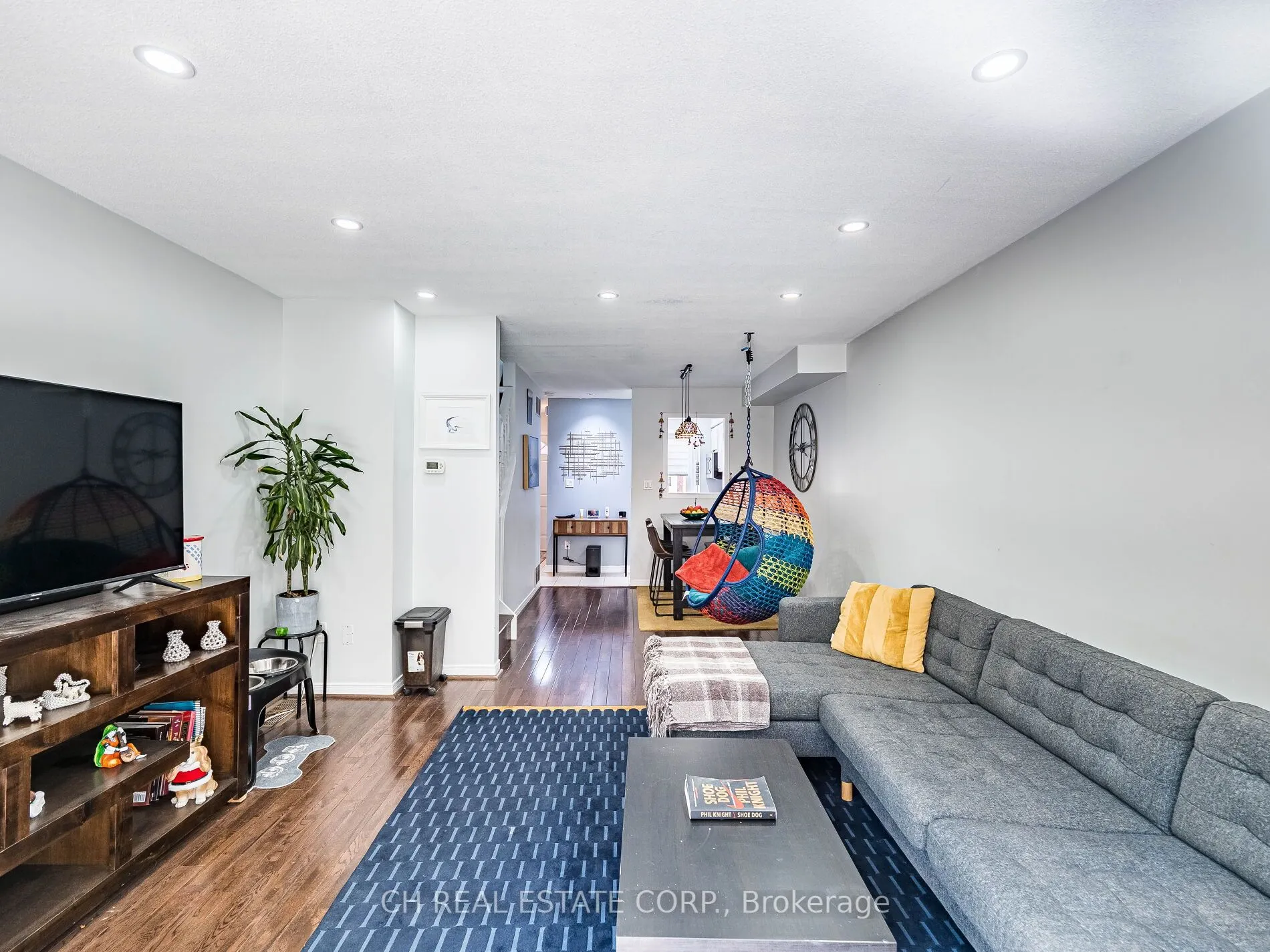 895 Maple Avenue, #215