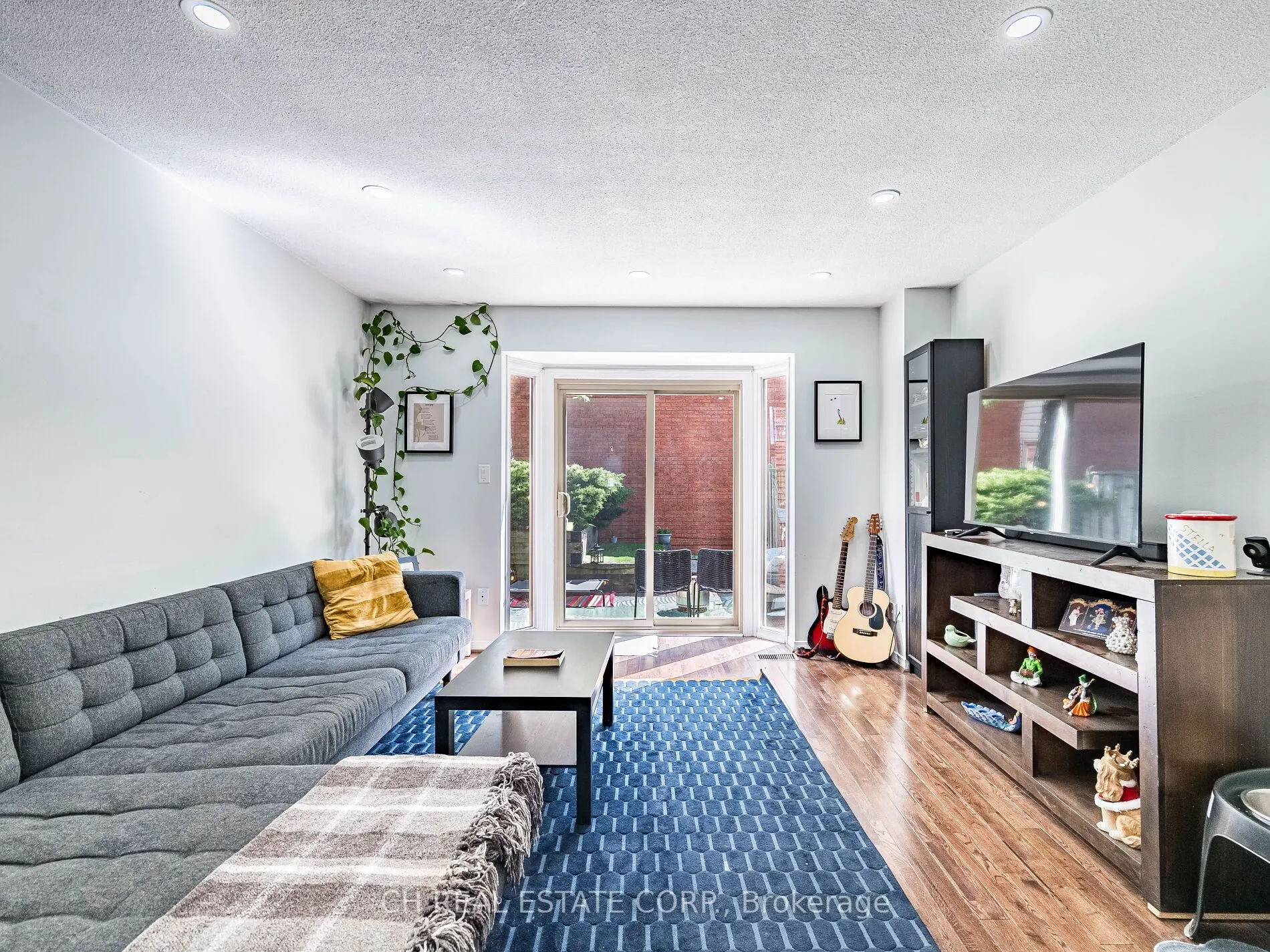 895 Maple Avenue, #215