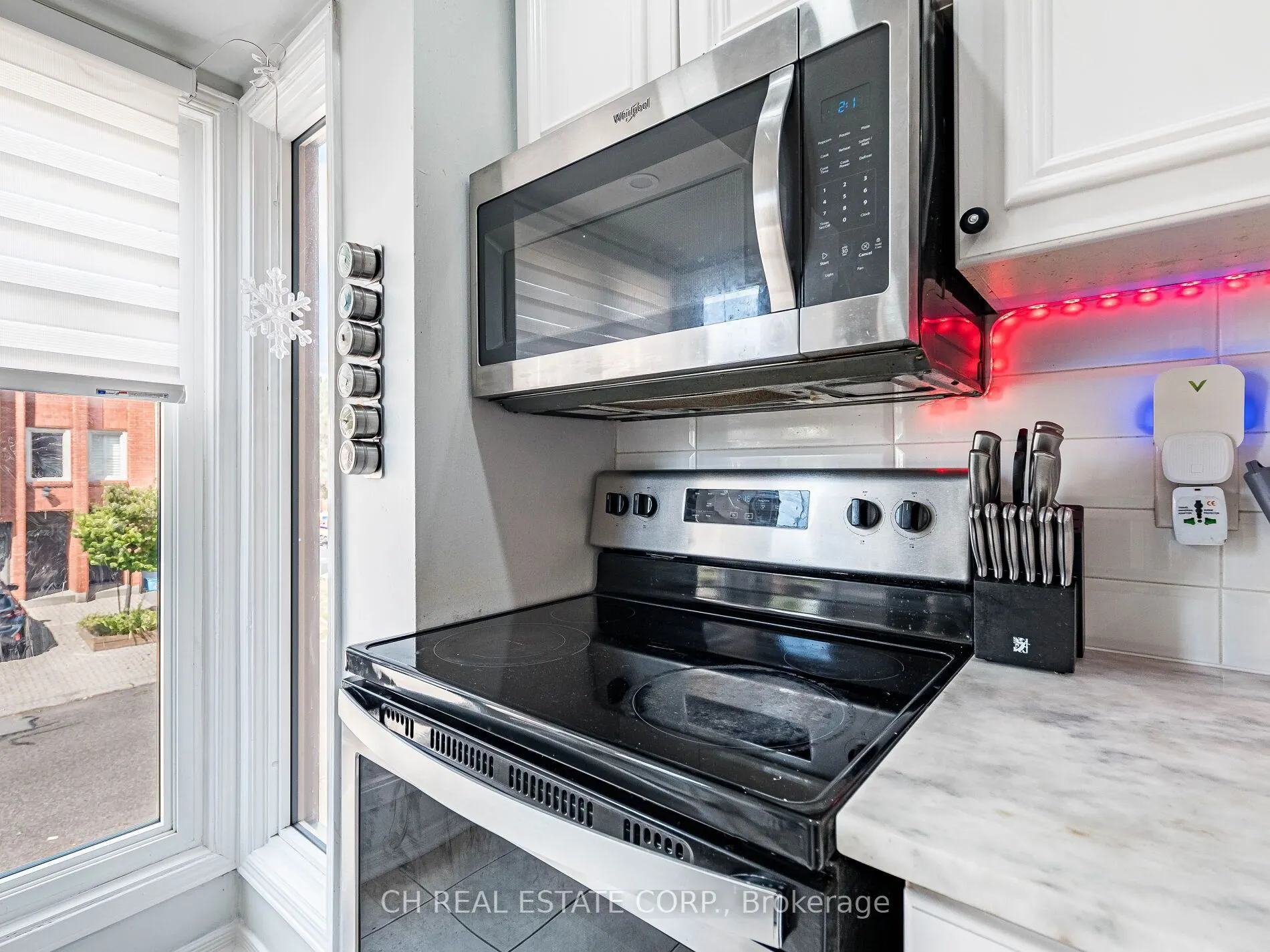 895 Maple Avenue, #215