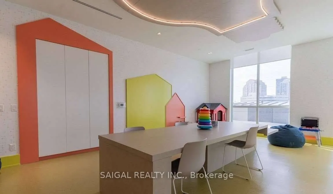 5249 Dundas Street W, #4009