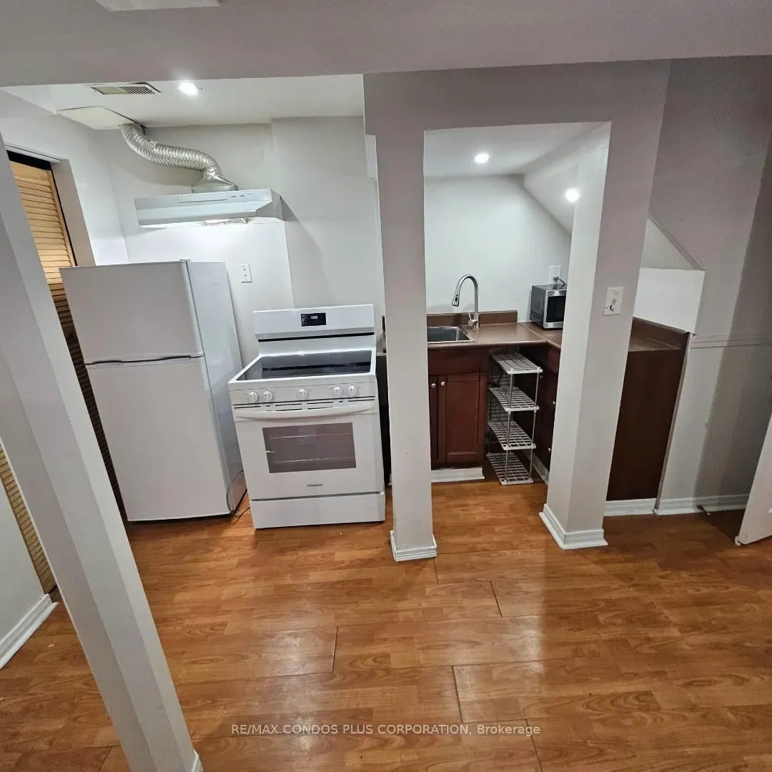 60 Twin Pines Crescent