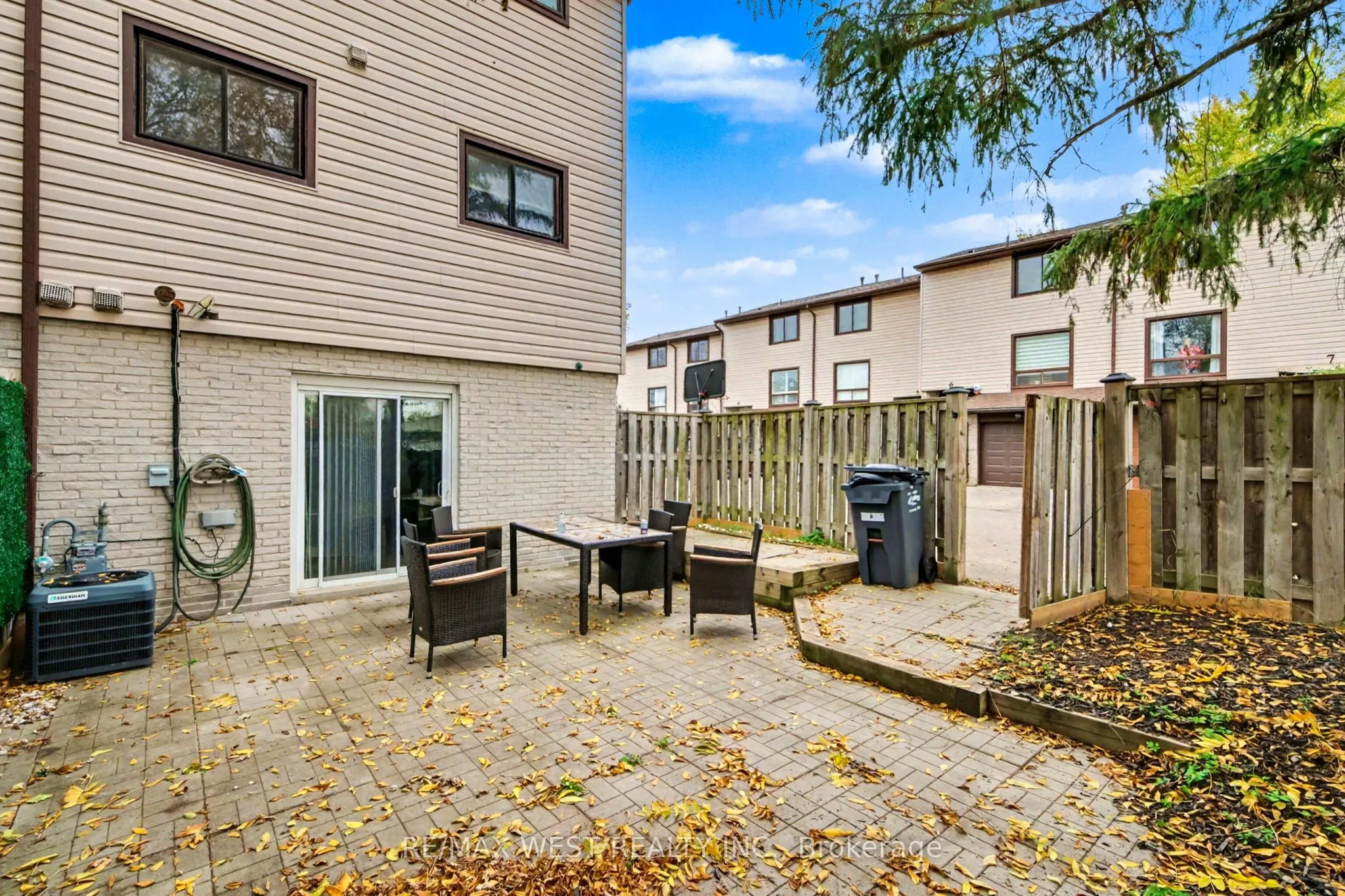 64 Bronte Street S, #8