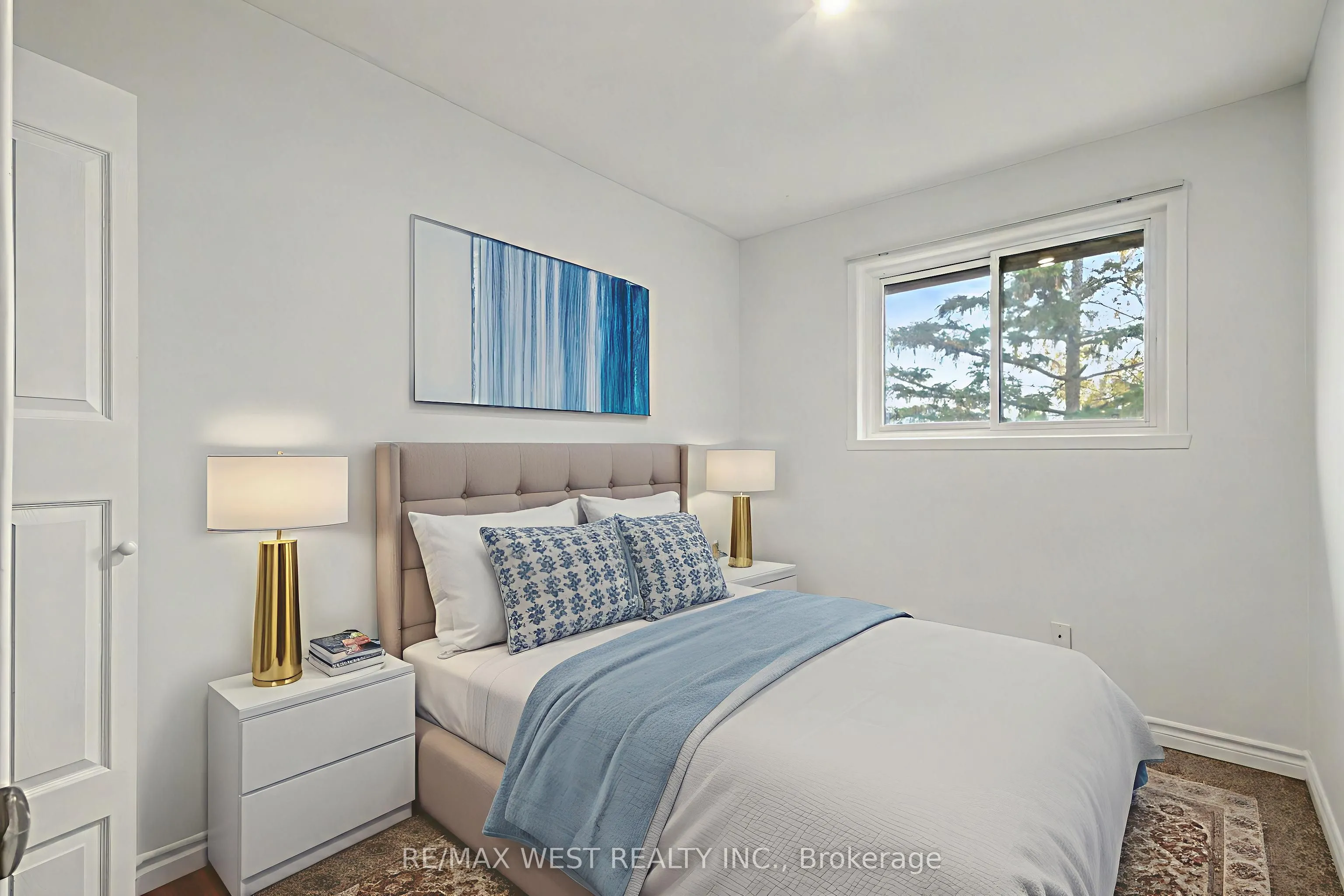 64 Bronte Street S, #8