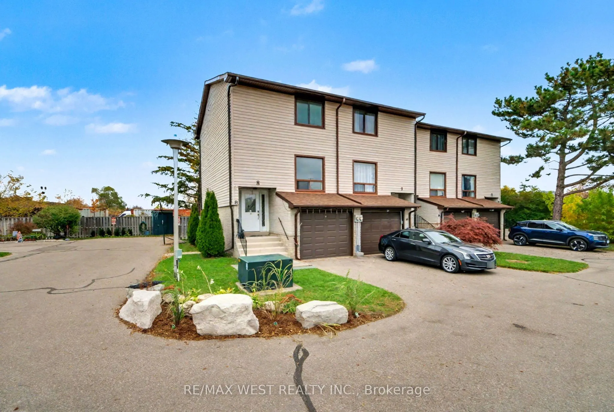 64 Bronte Street S, #8