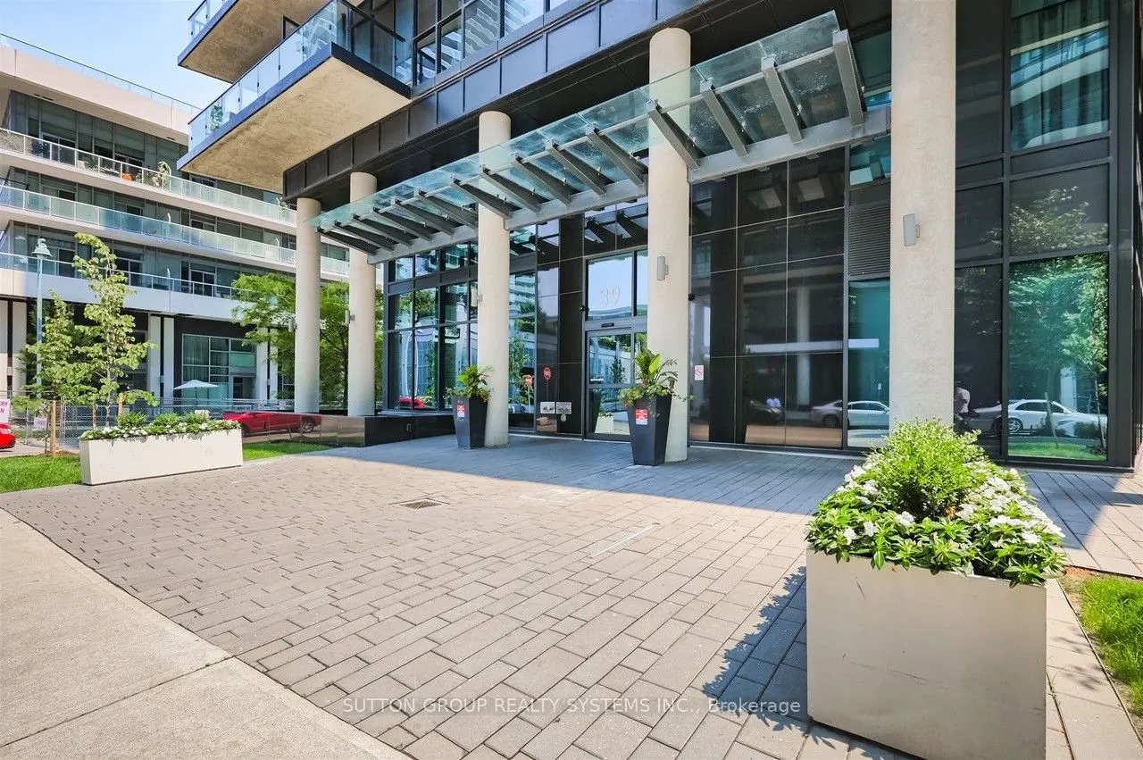 39 Annie Craig Drive, #704