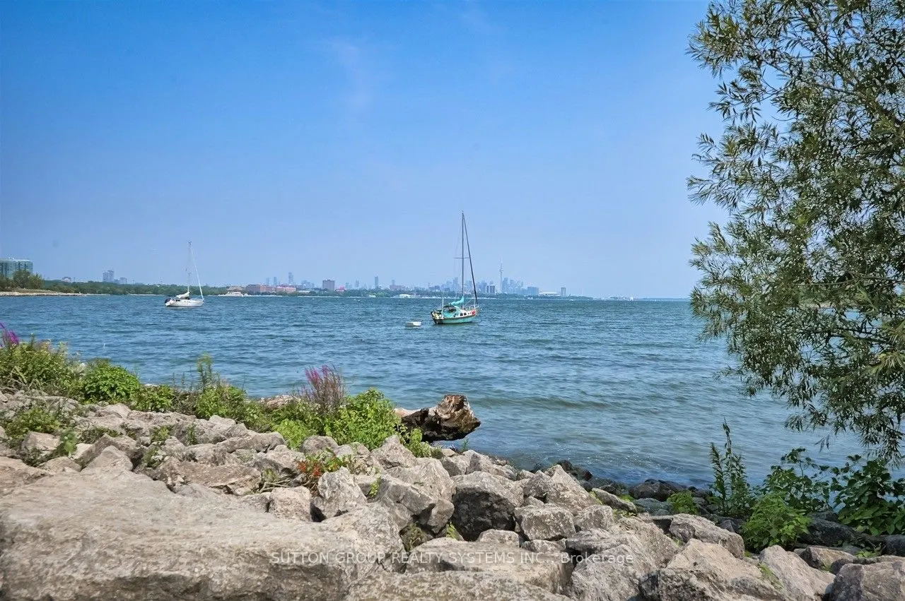 39 Annie Craig Drive, #704