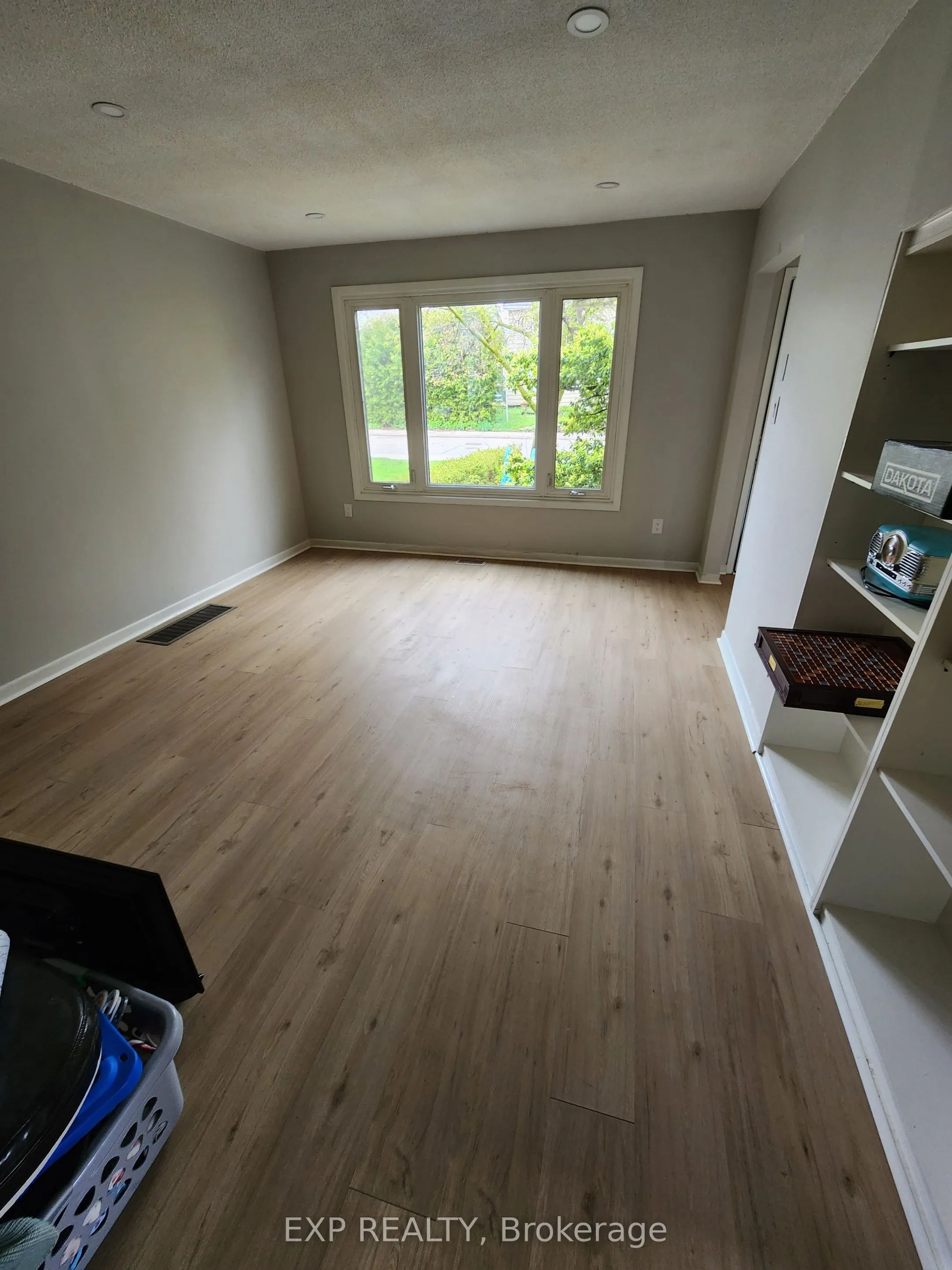 89 Wellington Street E, #Main Level