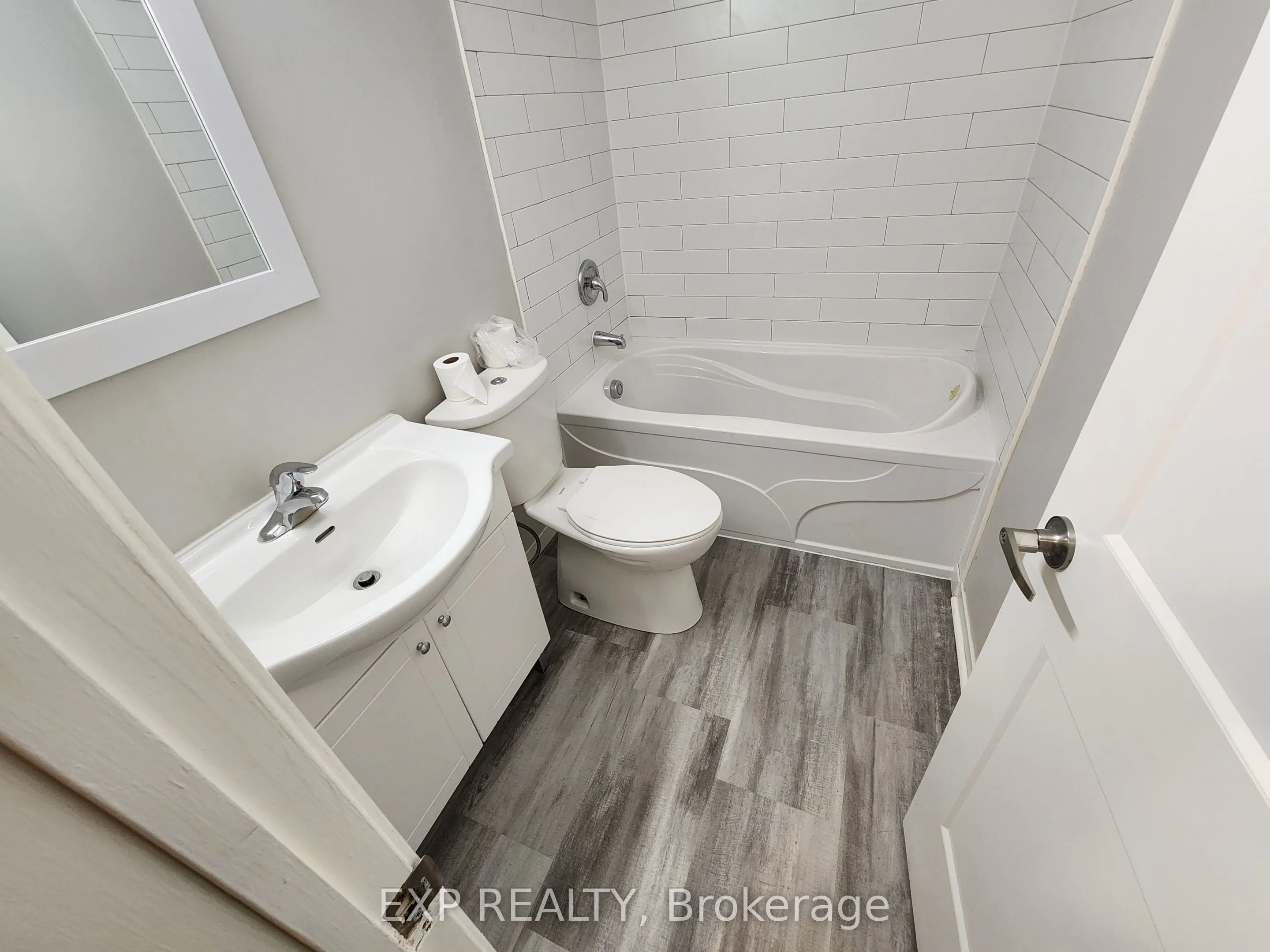 89 Wellington Street E, #Main Level