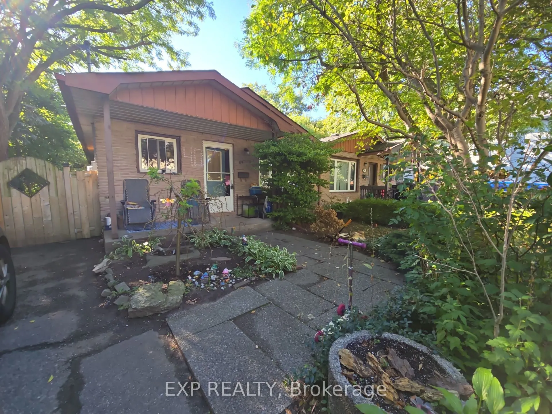 89 Wellington Street E, #Main Level