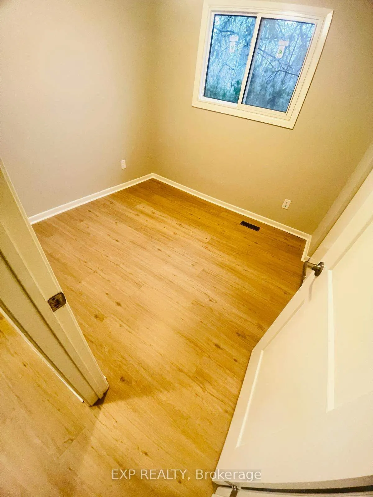 89 Wellington Street E, #Main Level