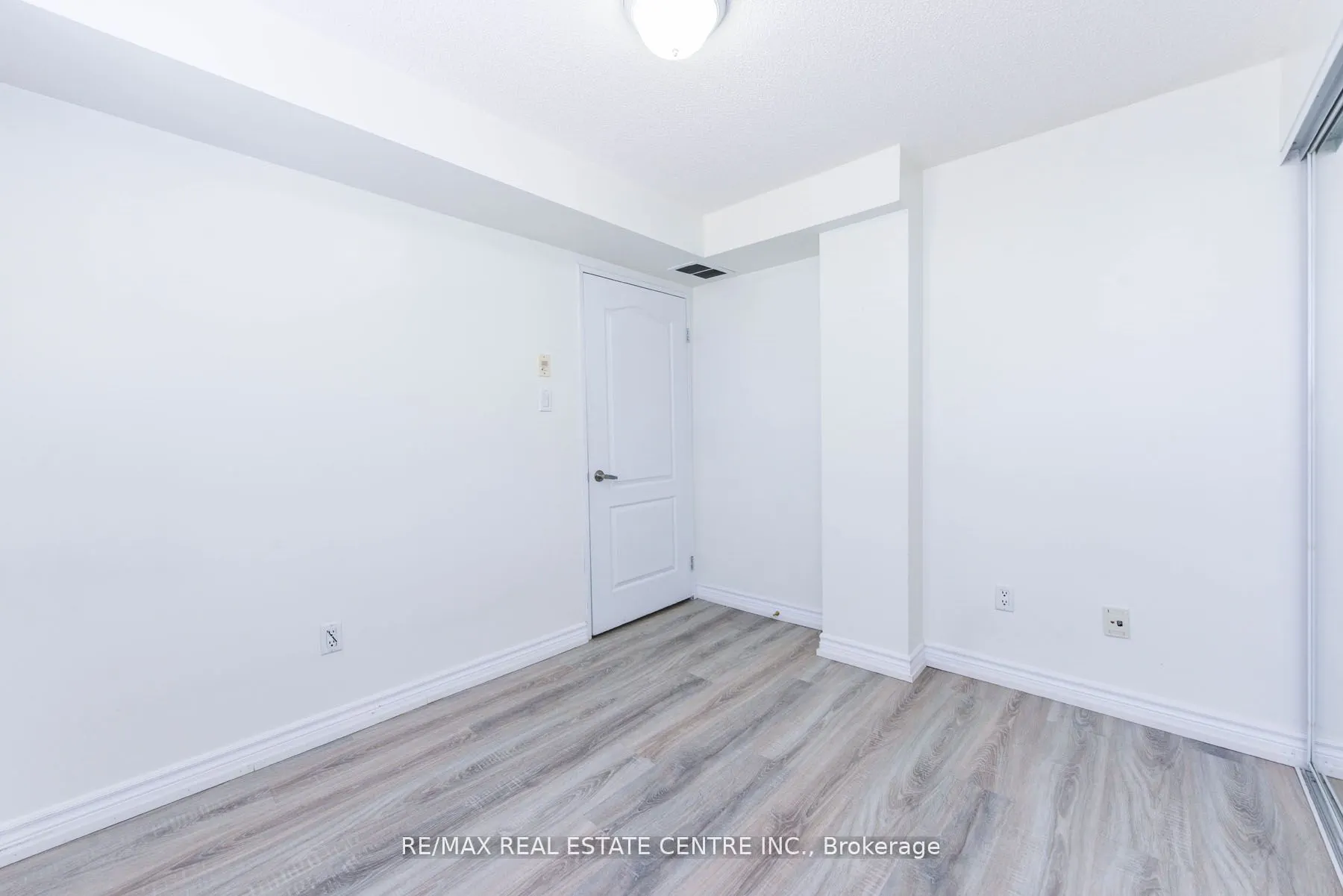 7405 Goreway Drive, #520