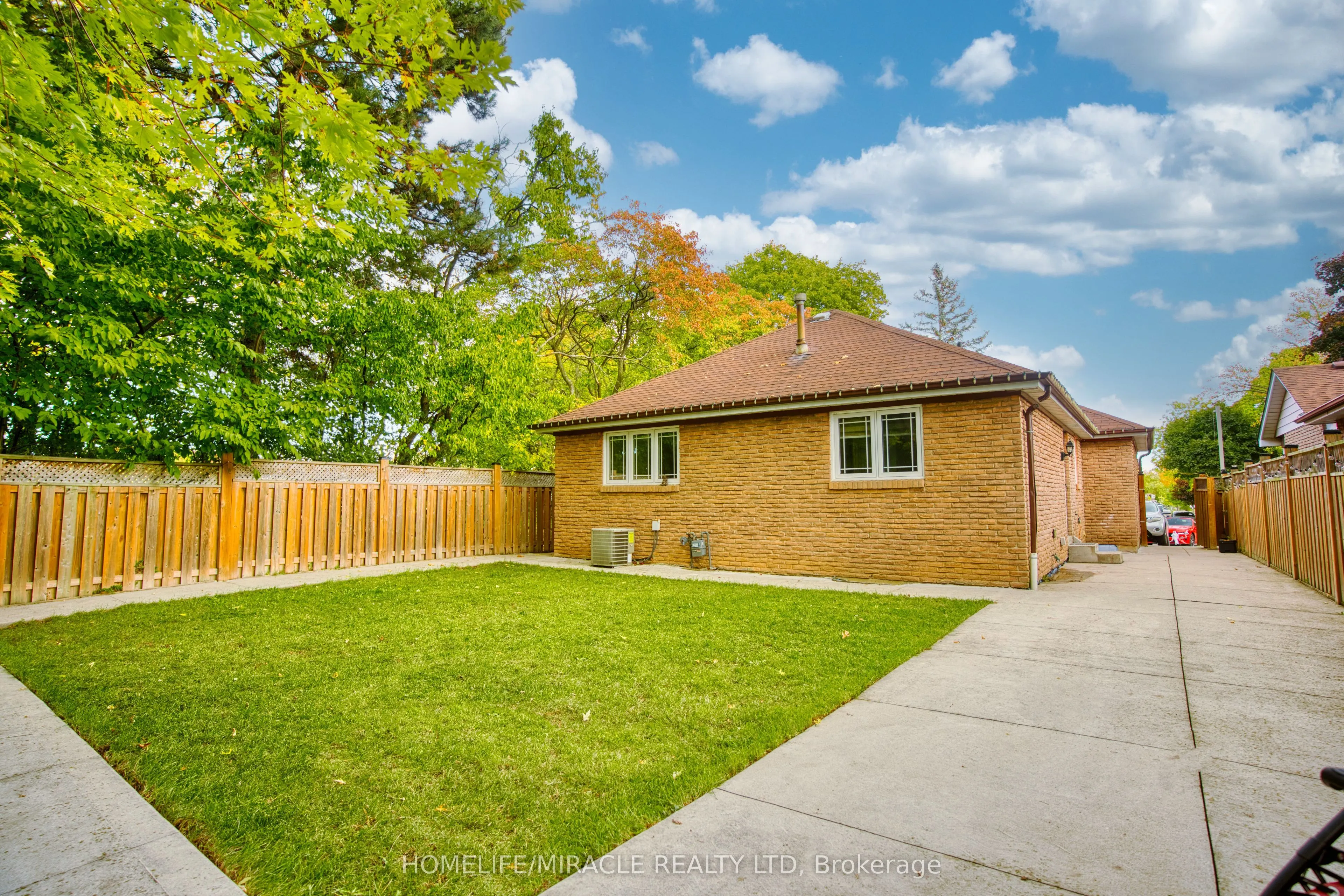 3353 Martins Pine Crescent, #409