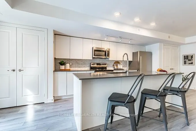 3058 Sixth Line, #104