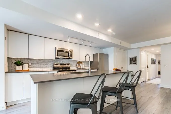 3058 Sixth Line, #104