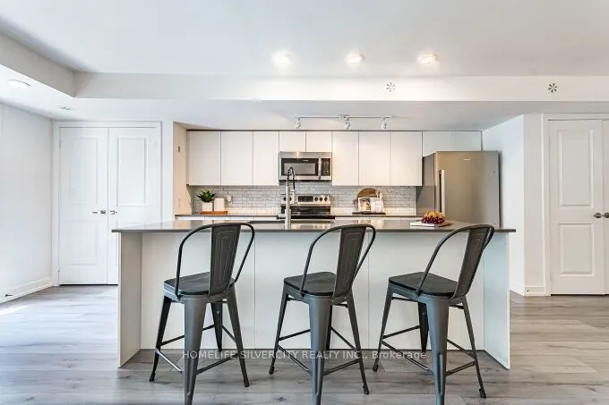 3058 Sixth Line, #104