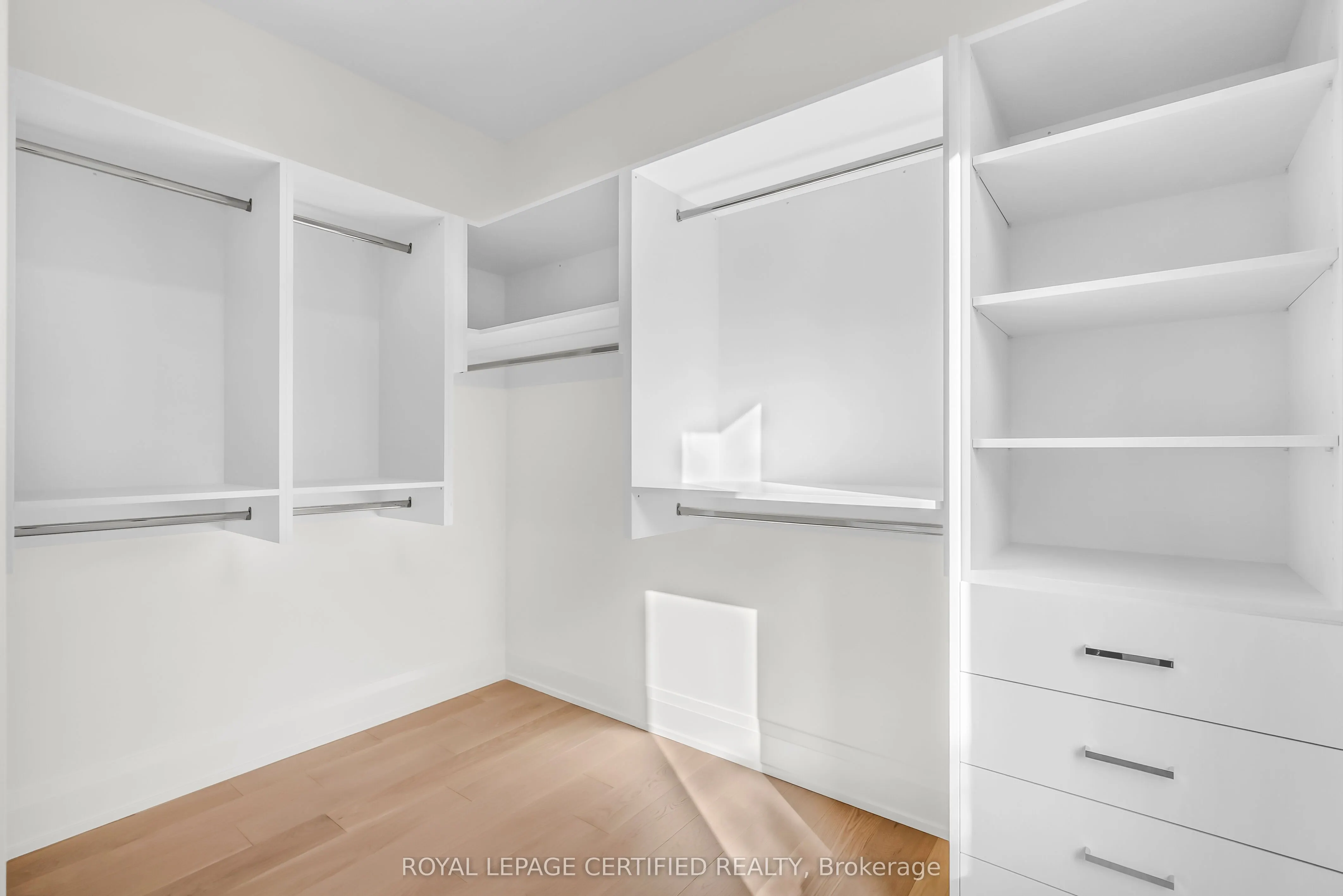 1316 Mineola Gardens