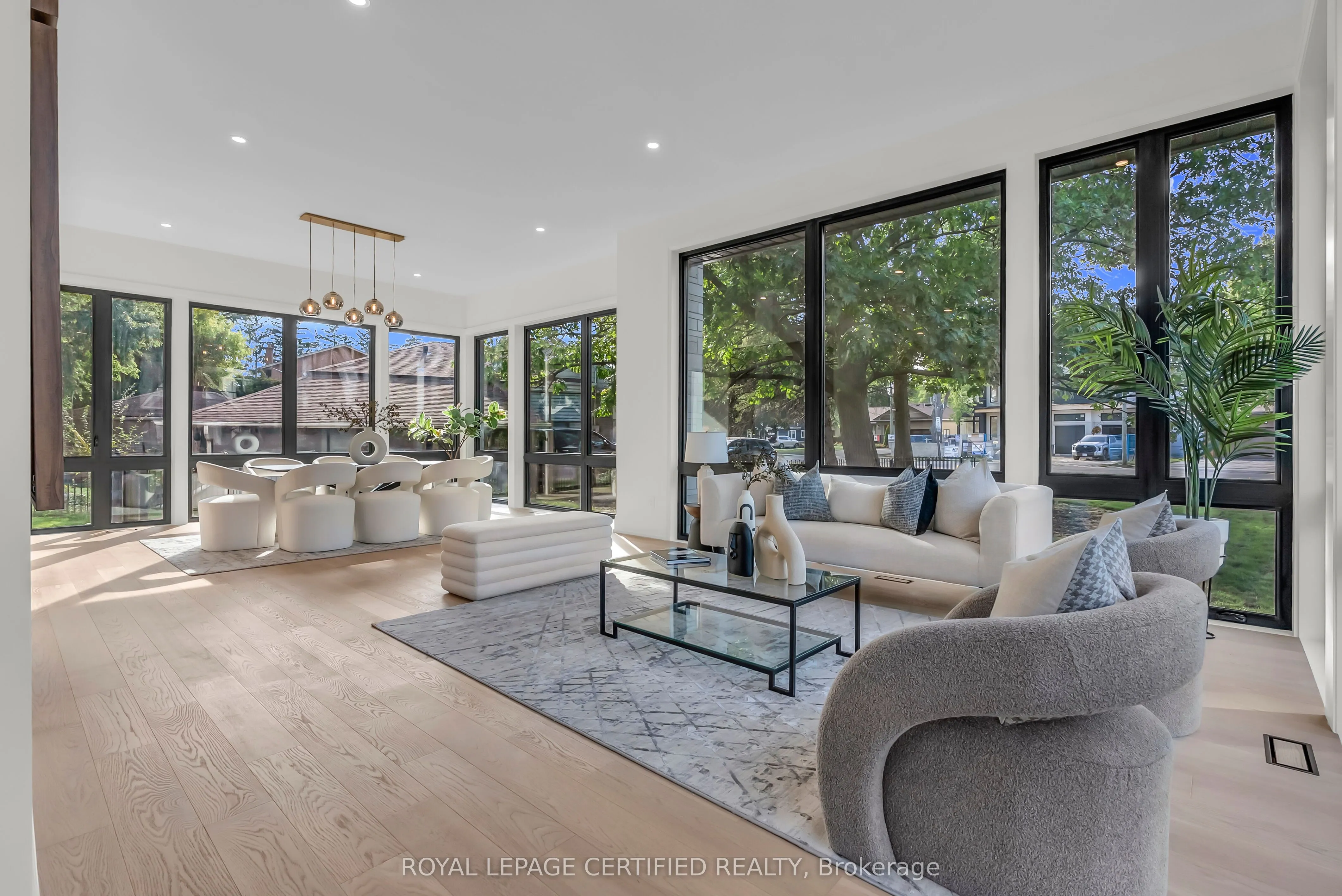 1316 Mineola Gardens