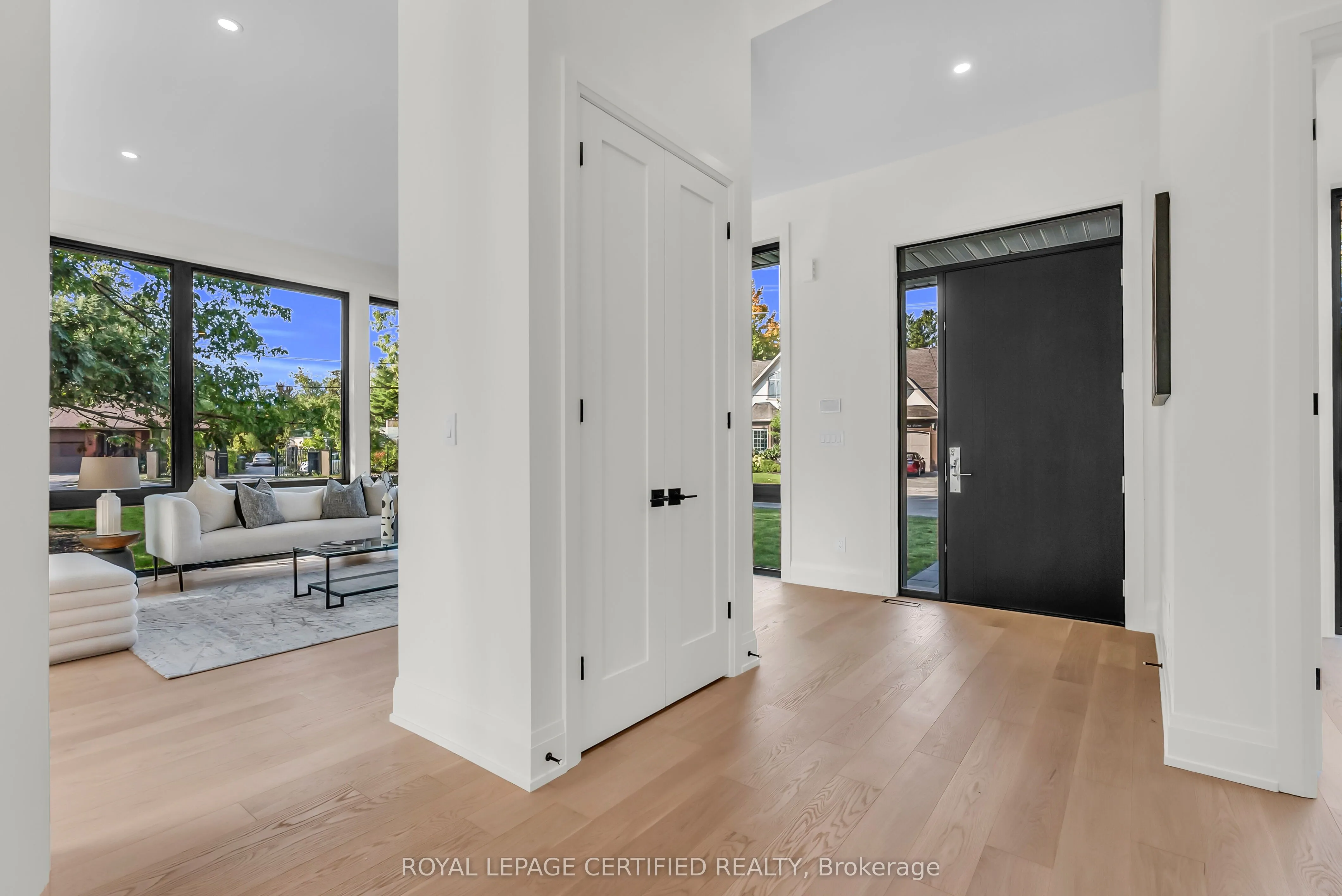 1316 Mineola Gardens